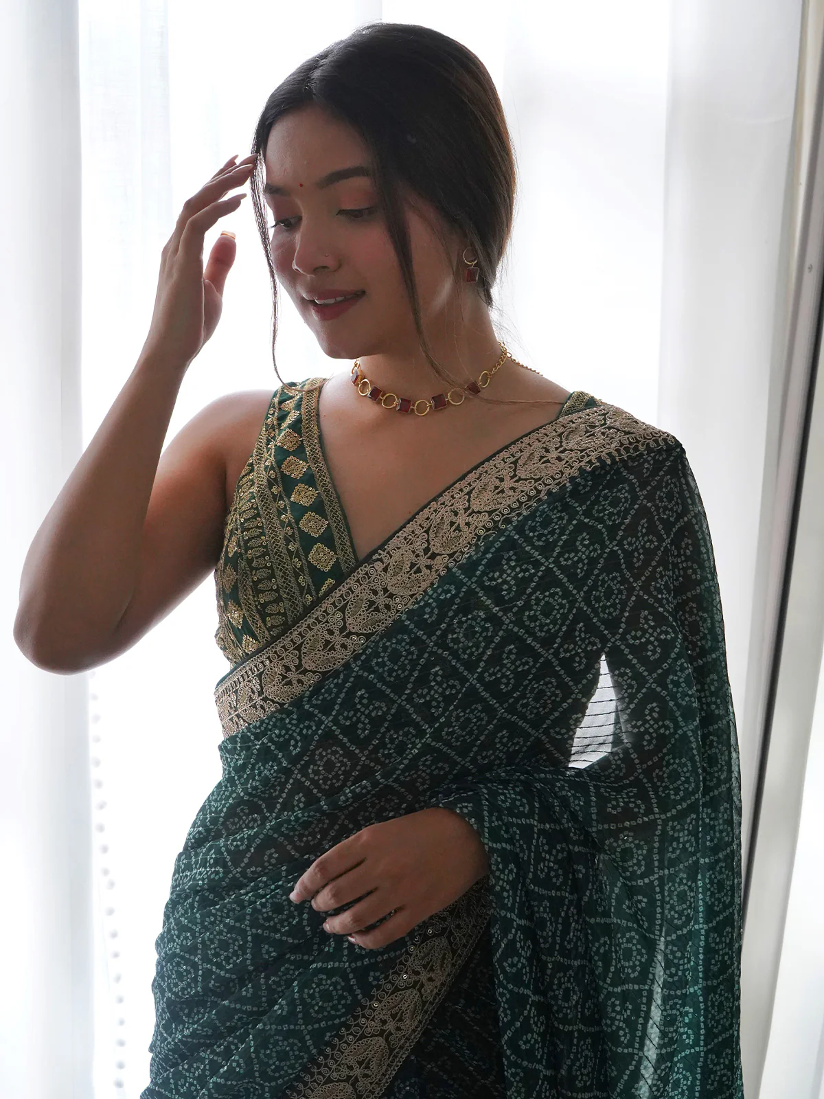Odette Women Beautiful Green Georgette Saree With Unstitched Blouse - Image 4