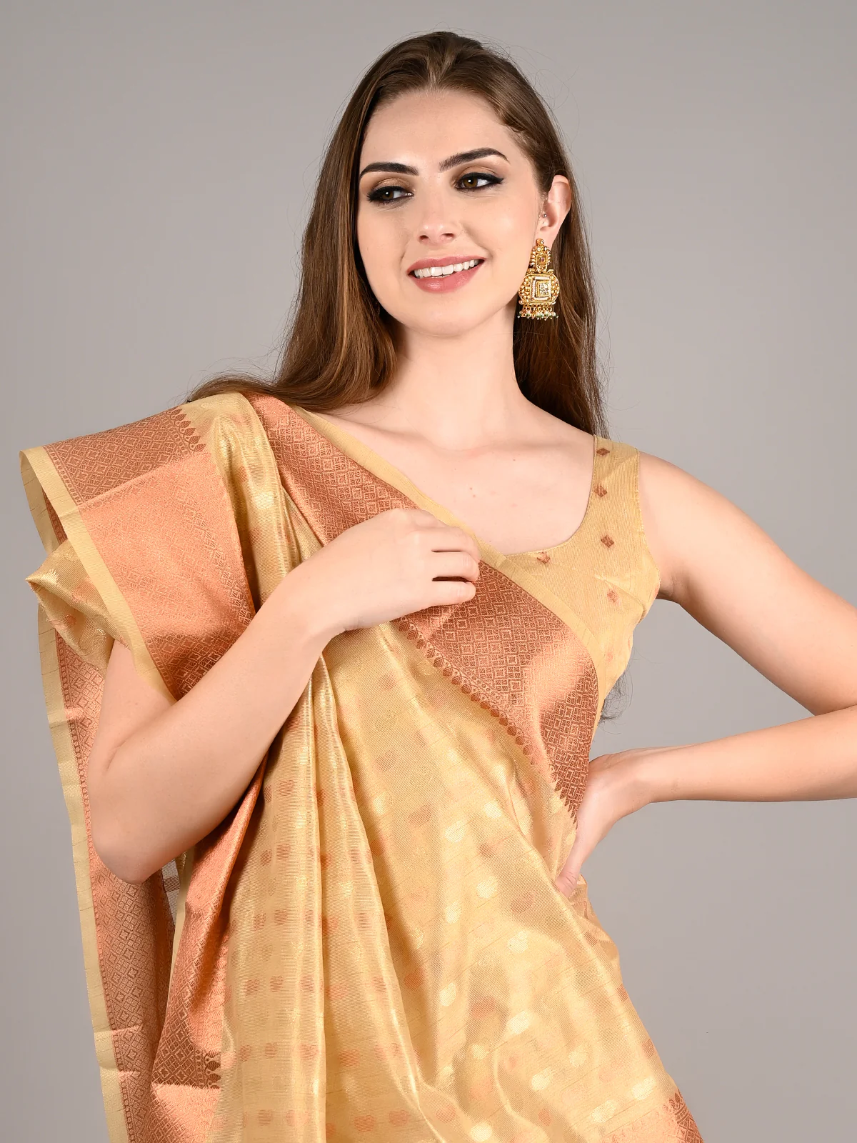 Odette Women Beige Tissue Woven Saree With Unstitched Blouse - Image 3
