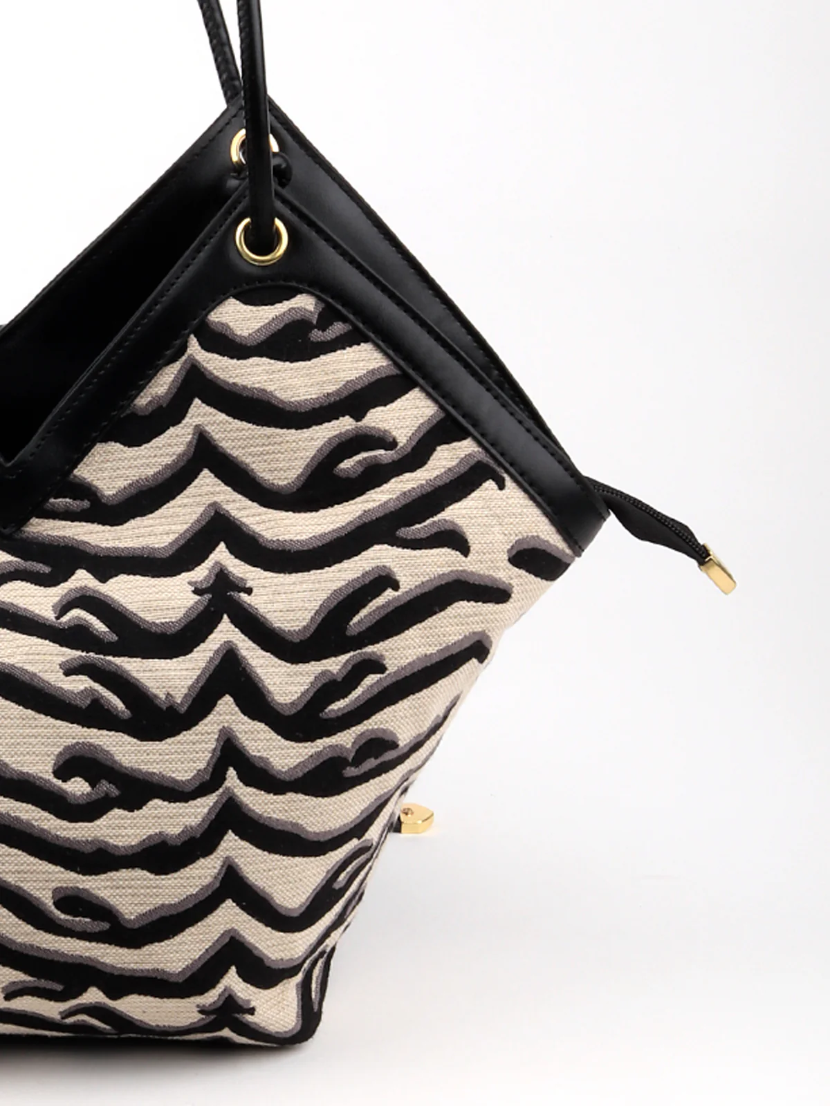 Odette Women Black And White Textured Handbag - Image 5