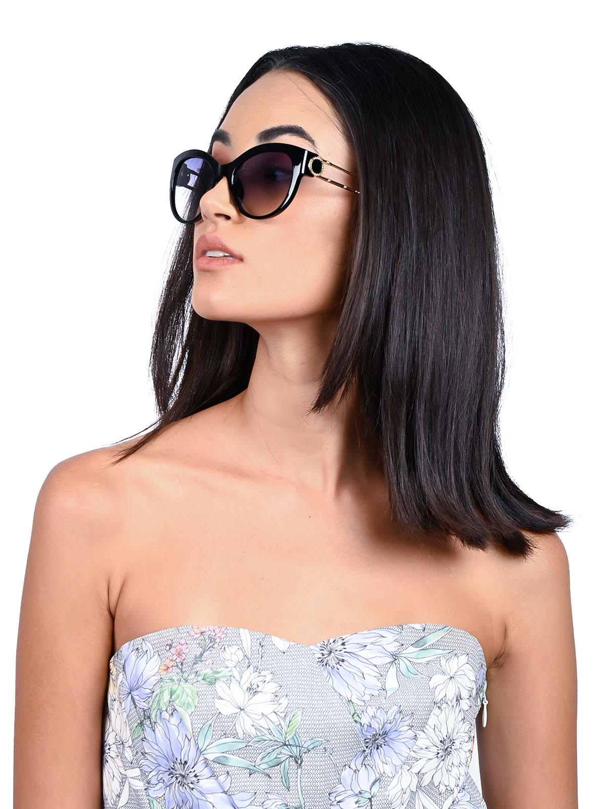Odette Women Black Frame Classic Flared Sunglasses