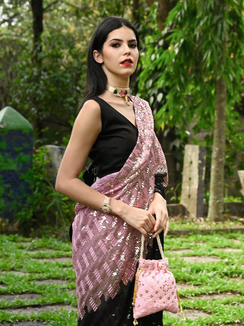 Odette Women Pink & Black Georgette Sequins Saree With Unstitched Blouse - Image 3