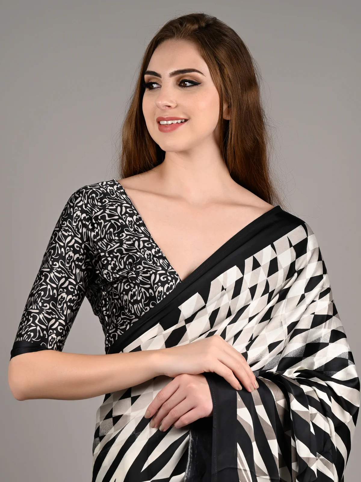 Odette Women Black Satin Crepe Digital Stripes Print Saree With Unstitched Blouse - Image 3