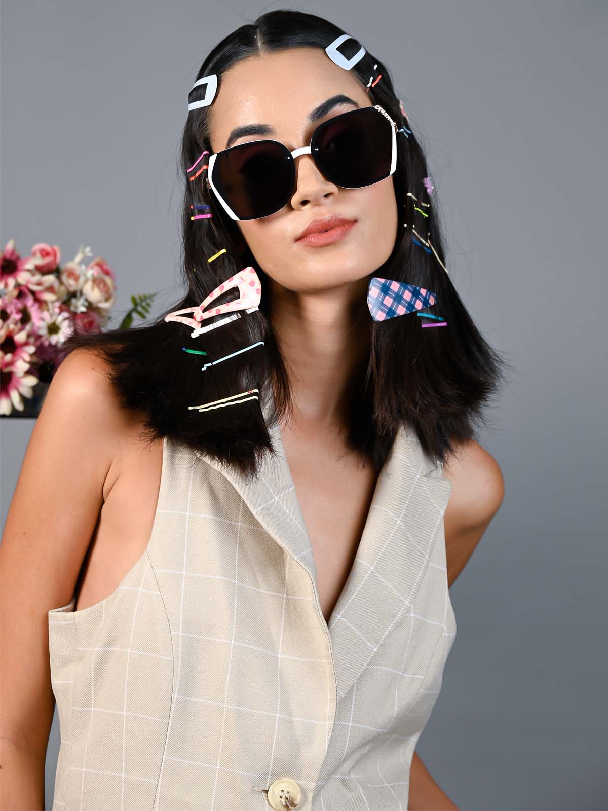 Odette Black Shaded Studded Sunglasses For Women - Image 2