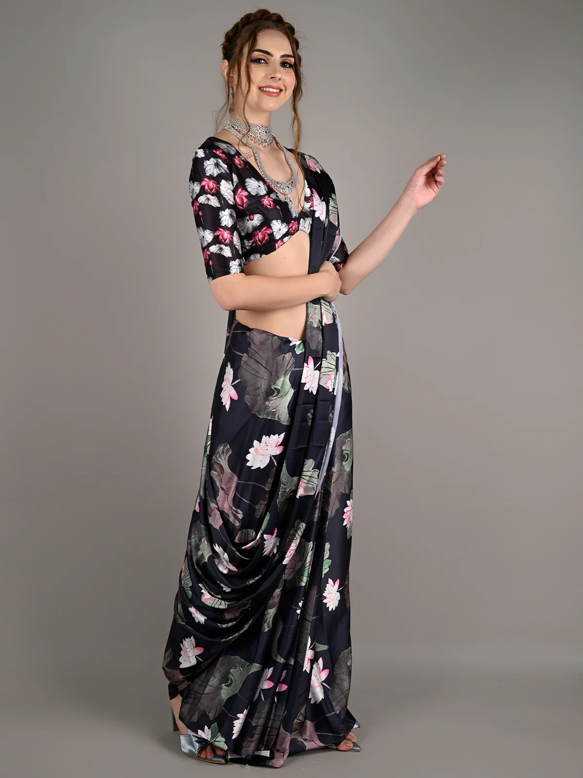 Odette Women Black Silk Blend Digital Floral Print Saree With Unstitched Blouse - Image 2