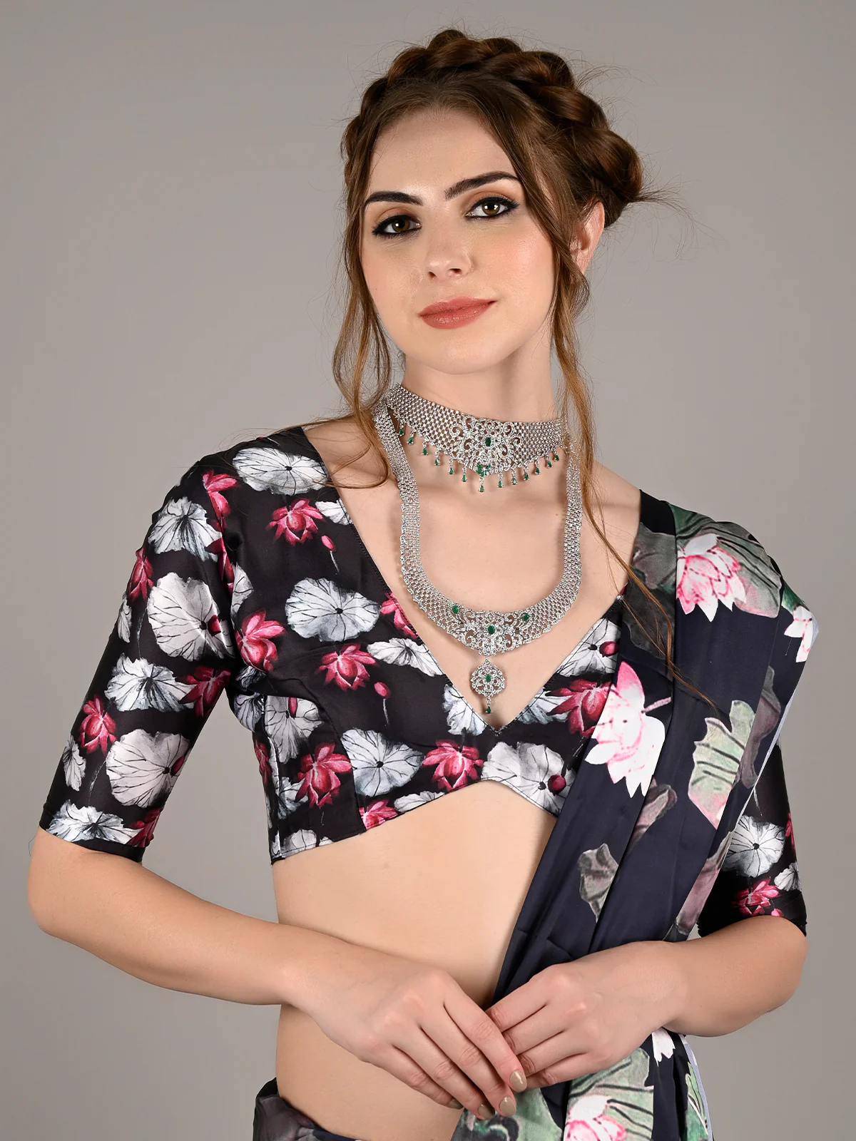 Odette Women Black Silk Blend Digital Floral Print Saree With Unstitched Blouse - Image 3