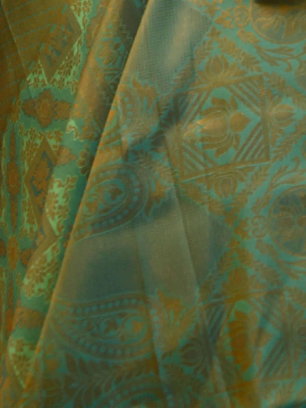Odette Women Green Festive Woven Silk Saree With Unstitched Blouse - Image 4