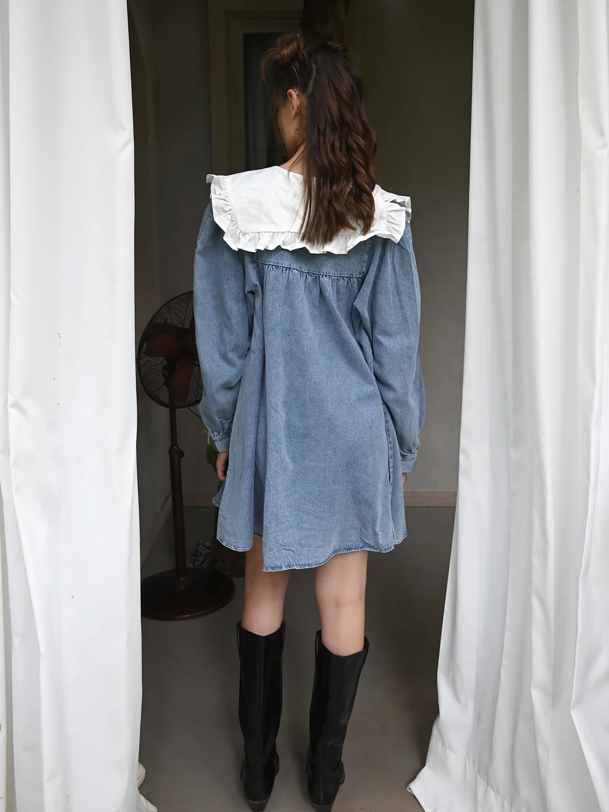 Odette Women Blue Heavy Gsm Denim Dress With White Collar - Image 4