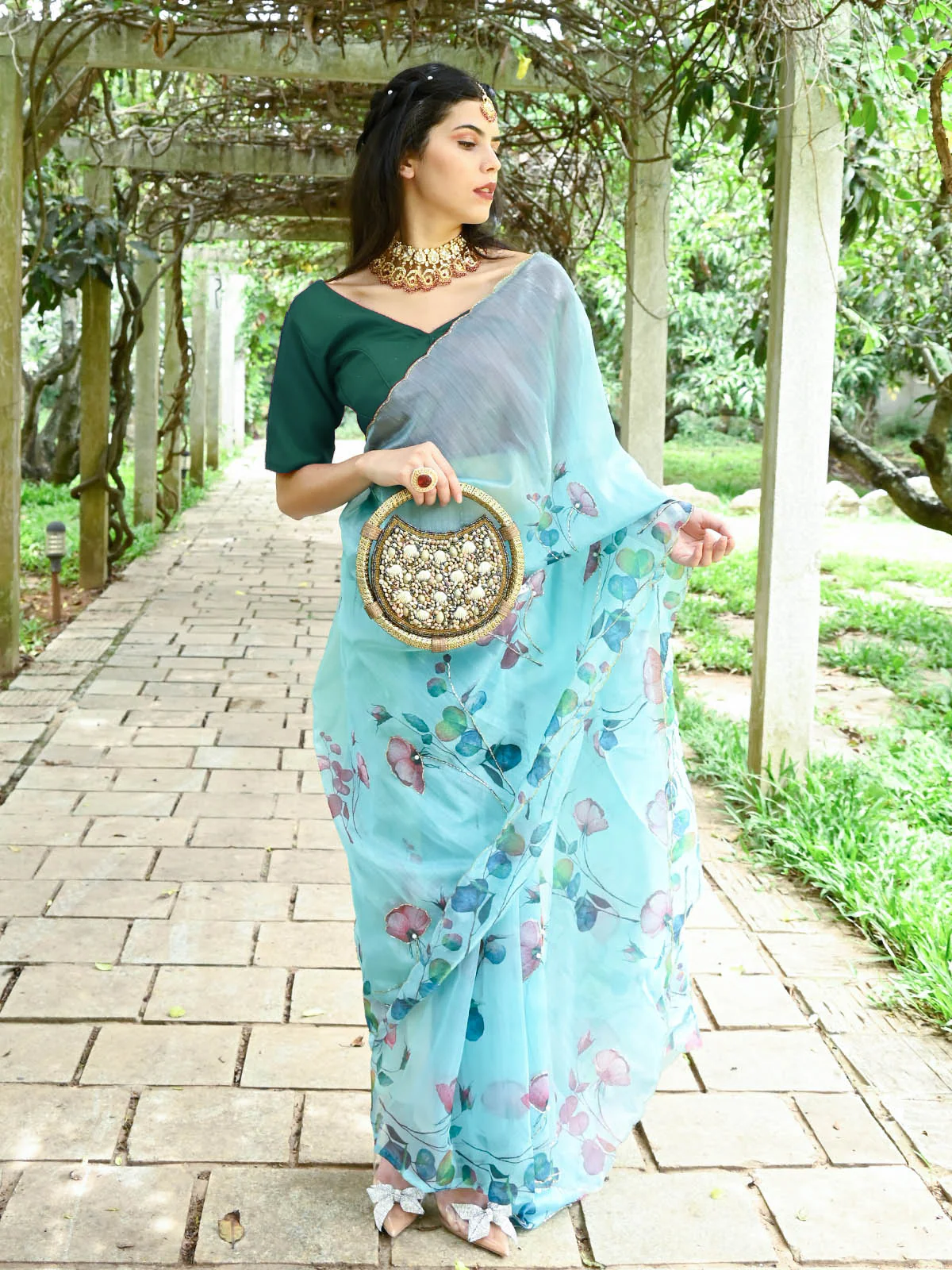 Odette Women Blue Organza Floral Print Saree With Unstitched Blouse - Image 2