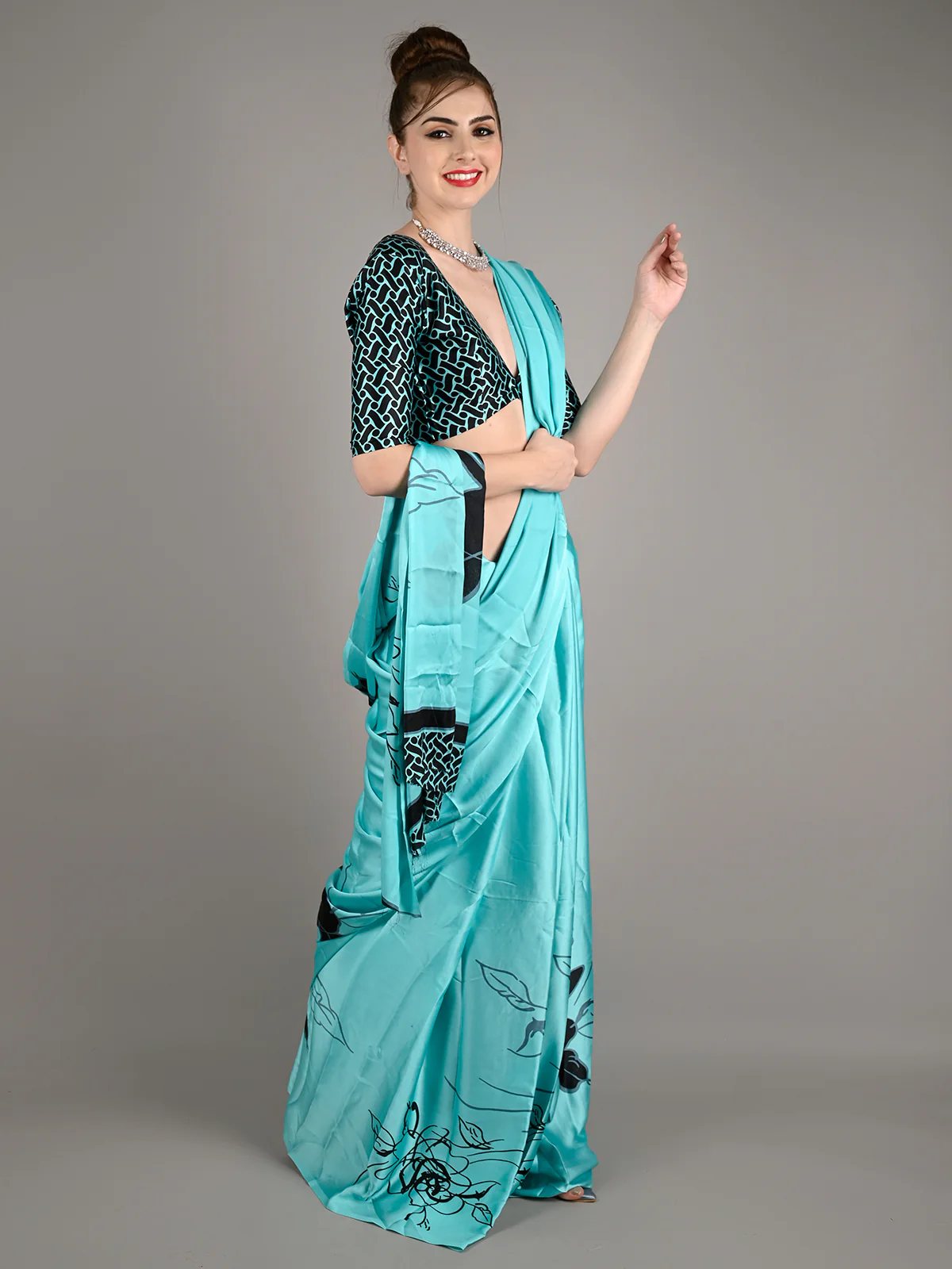 Odette Women Blue Satin Crepe Digital Floral Print Saree With Unstitched Blouse - Image 2