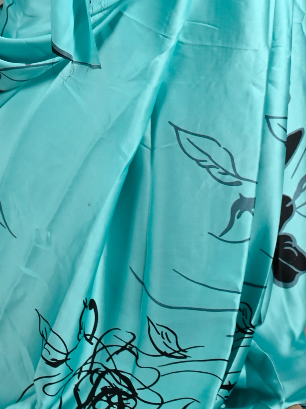 Odette Women Blue Satin Crepe Digital Floral Print Saree With Unstitched Blouse - Image 4
