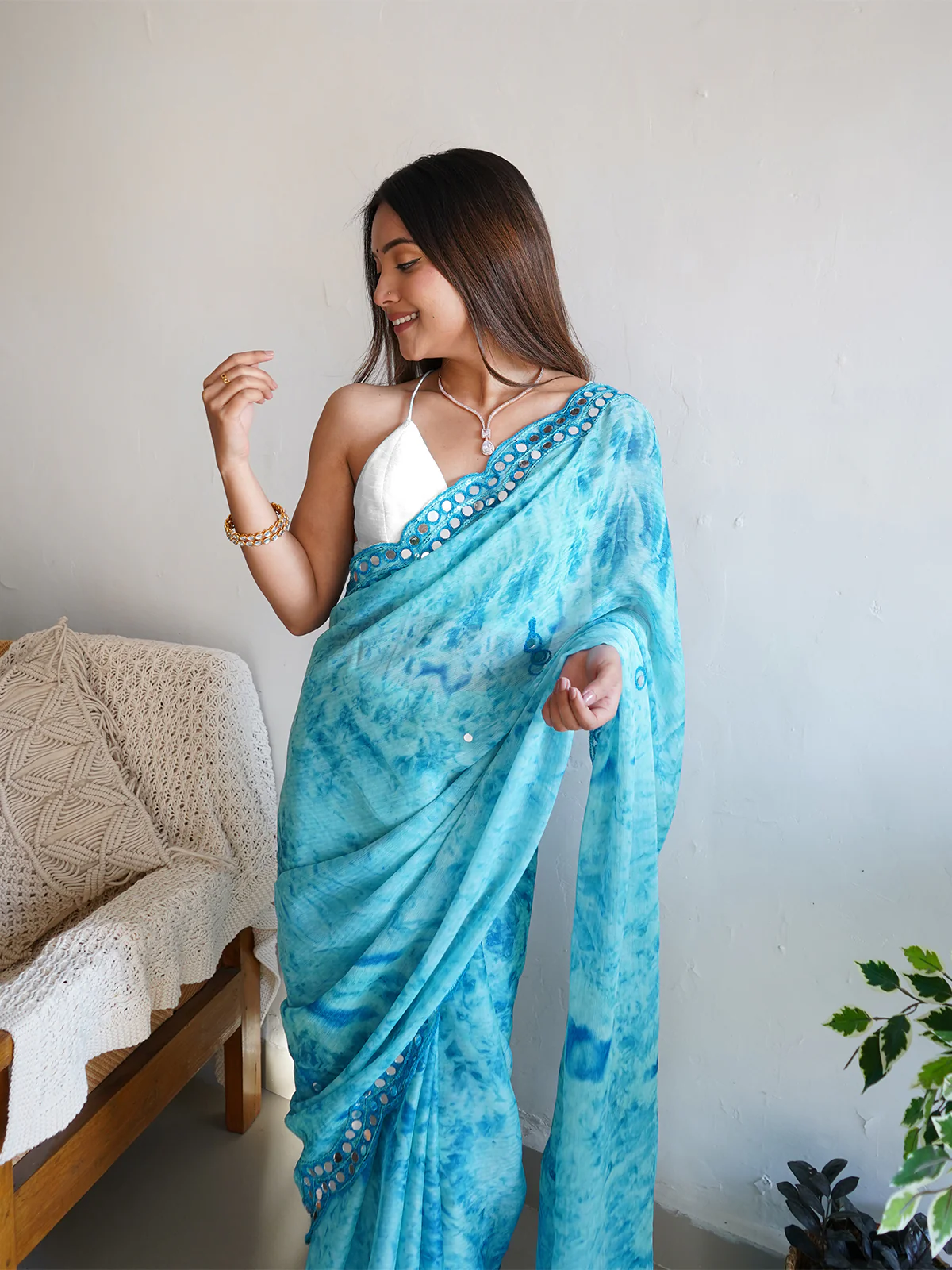 Odette Women Blue Satin Georgette Prism Print Saree With Unstitched Blouse - Image 6