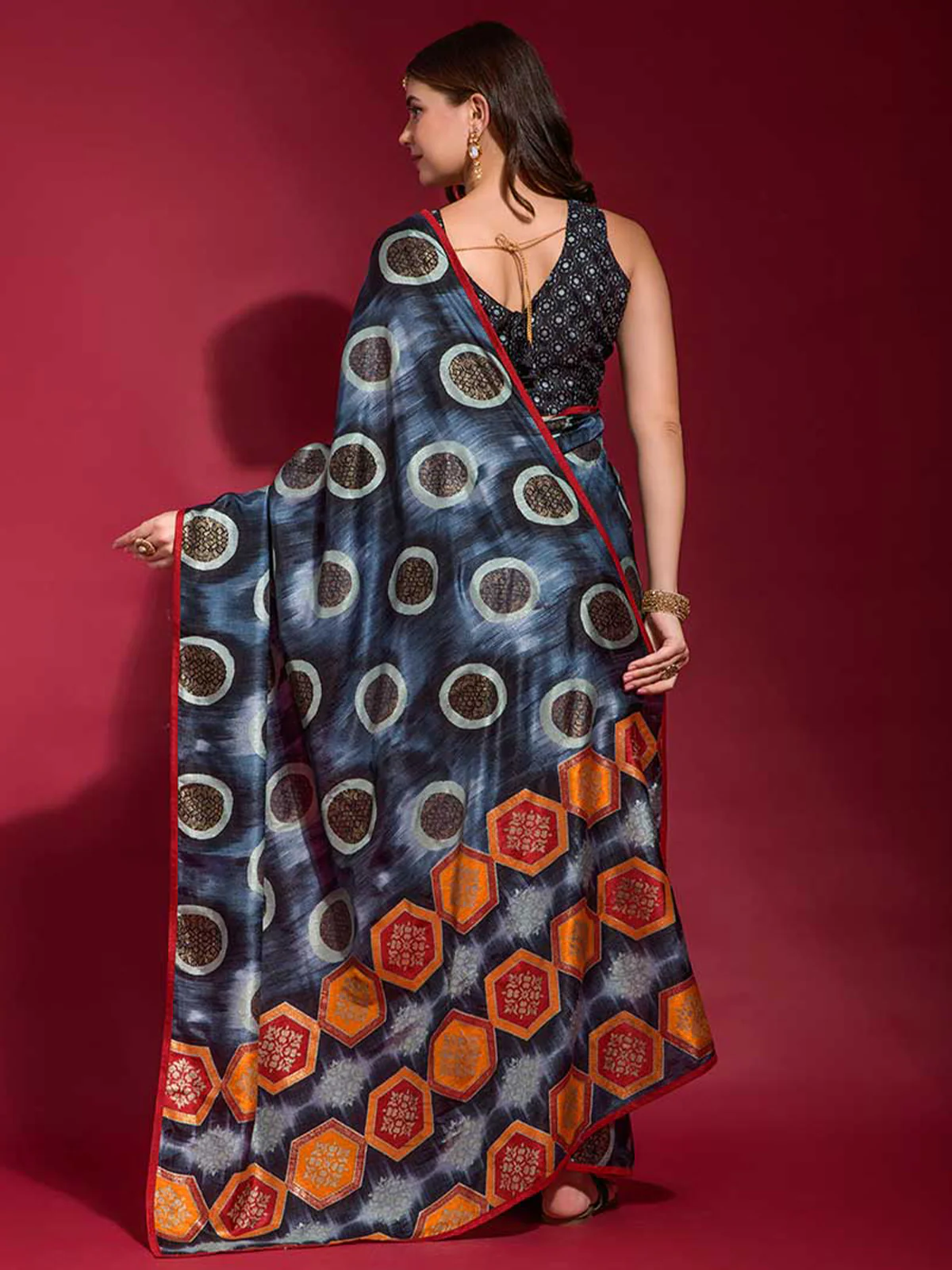 Odette Women Multicolor Silk Blend Saree With Blouse Piece - Image 4