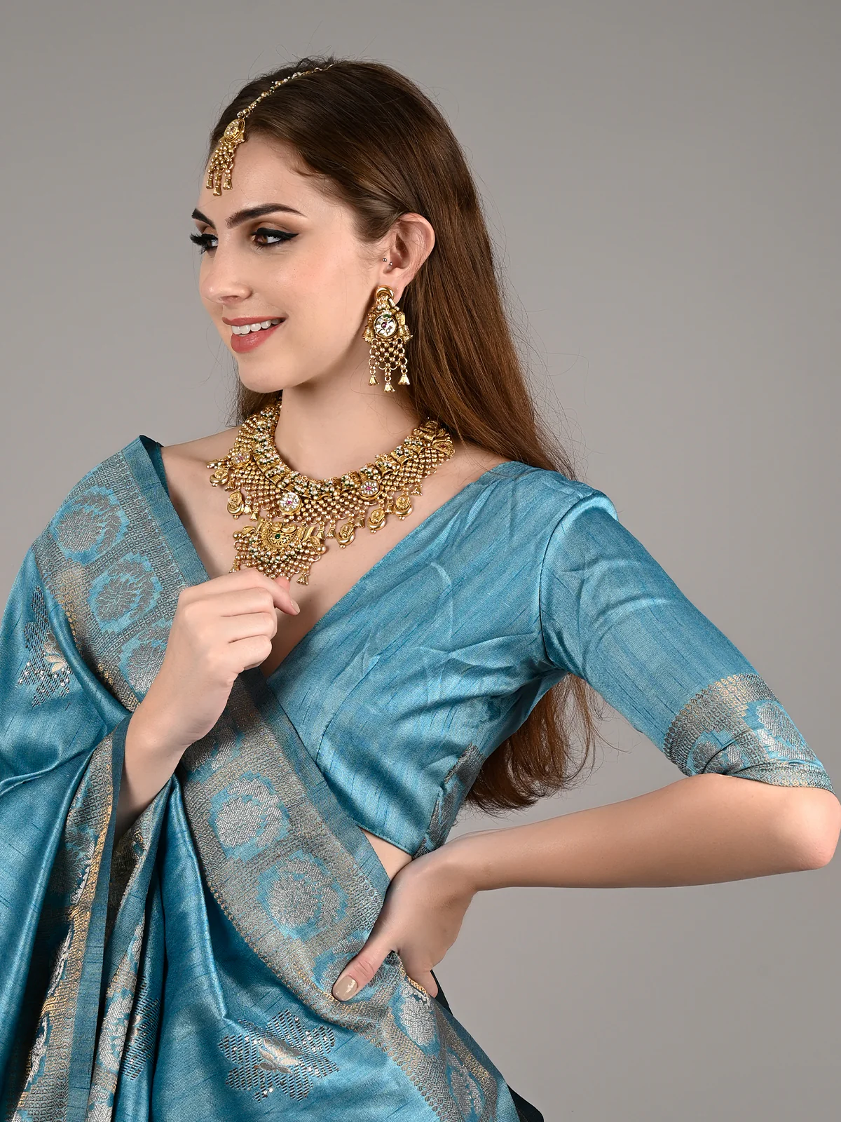 Odette Women Blue Silk Blend Woven Saree With Unstitched Blouse - Image 3