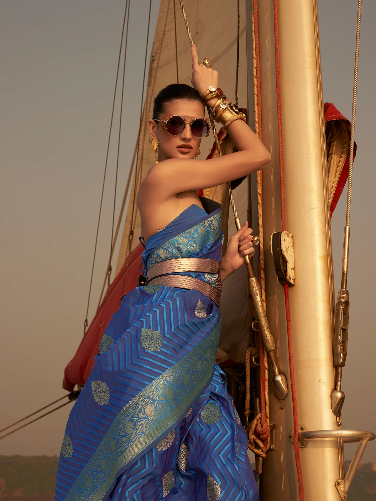 Odette Women Blue Silk Blend Woven Saree With Unstitched Blouse - Image 2