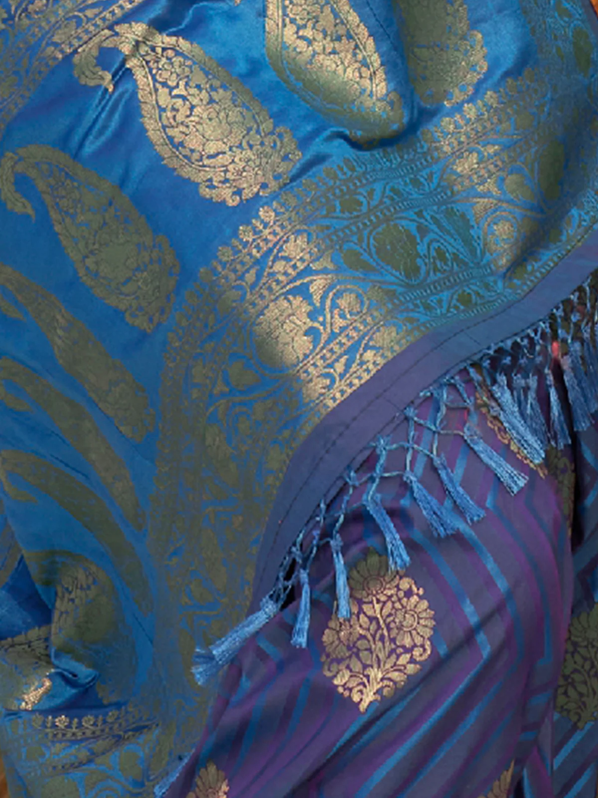 Odette Women Blue Silk Blend Woven Saree With Unstitched Blouse - Image 3