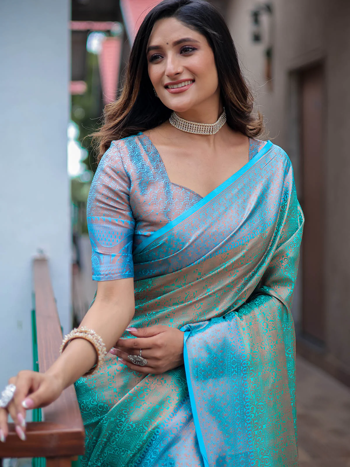 Odette Women Blue Silk Blend Woven Saree With Unstitched Blouse - Image 4