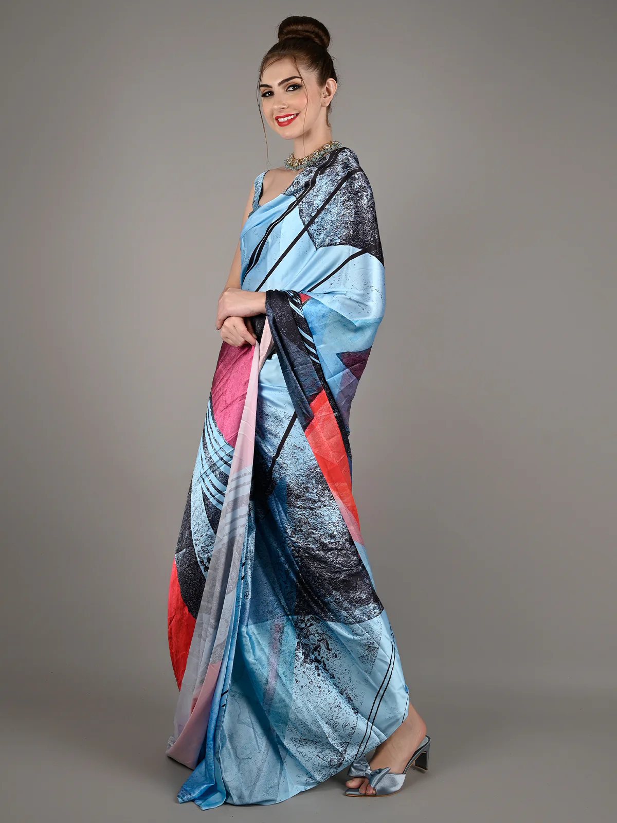 Odette Women Blue Soft Crepe Digital Print Saree With Unstitched Blouse - Image 2
