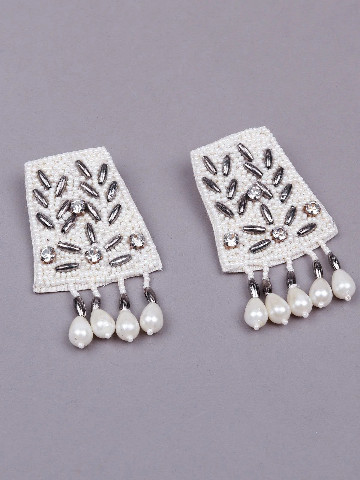 Odette Women White Artificial Metal Necklace Set - Image 7