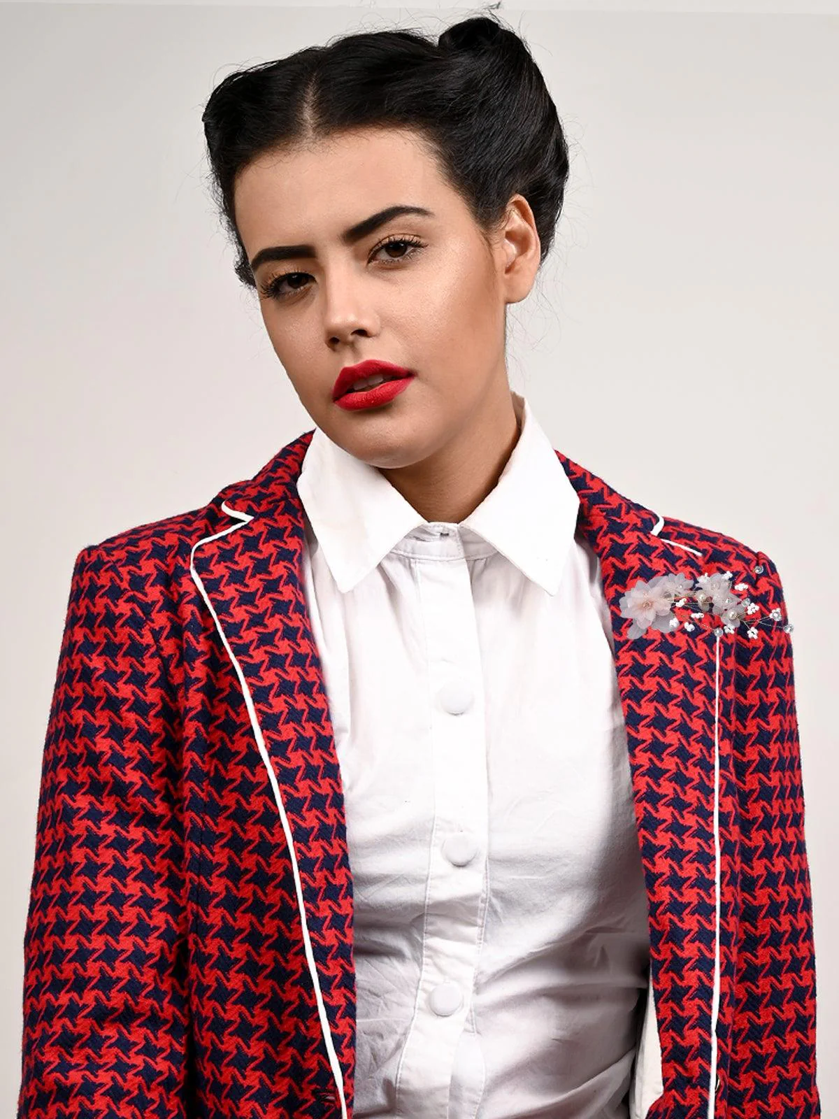Odette Women White Fabric Brooch - Image 2