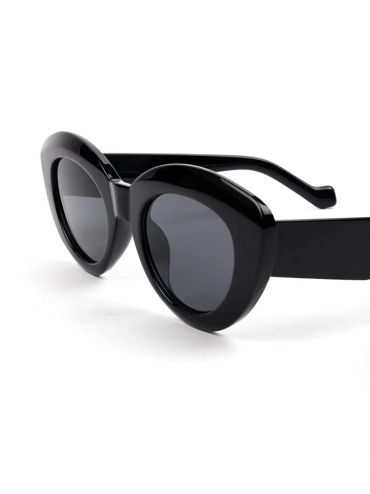 Odette Women Black Metal Frame Cat-Eye Sunglasses - Image 4