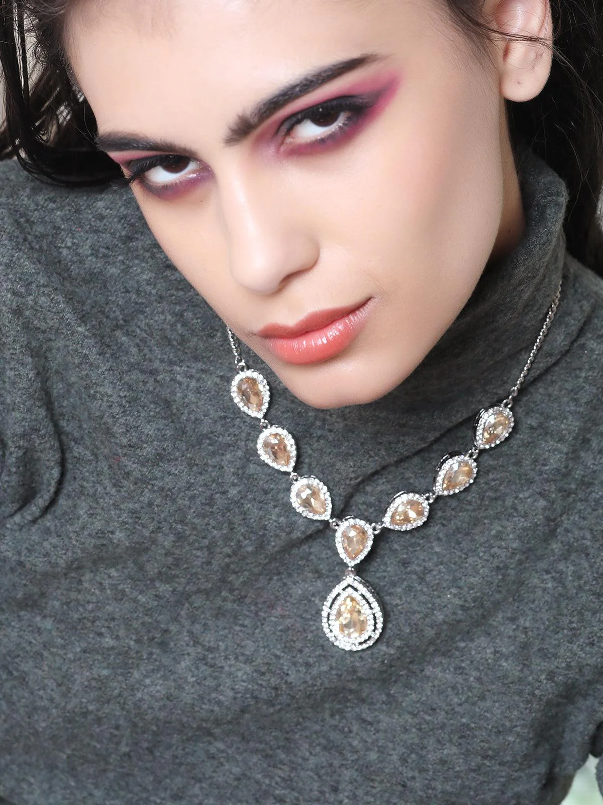 Odette Women Multicolour Rounded Metal Necklace