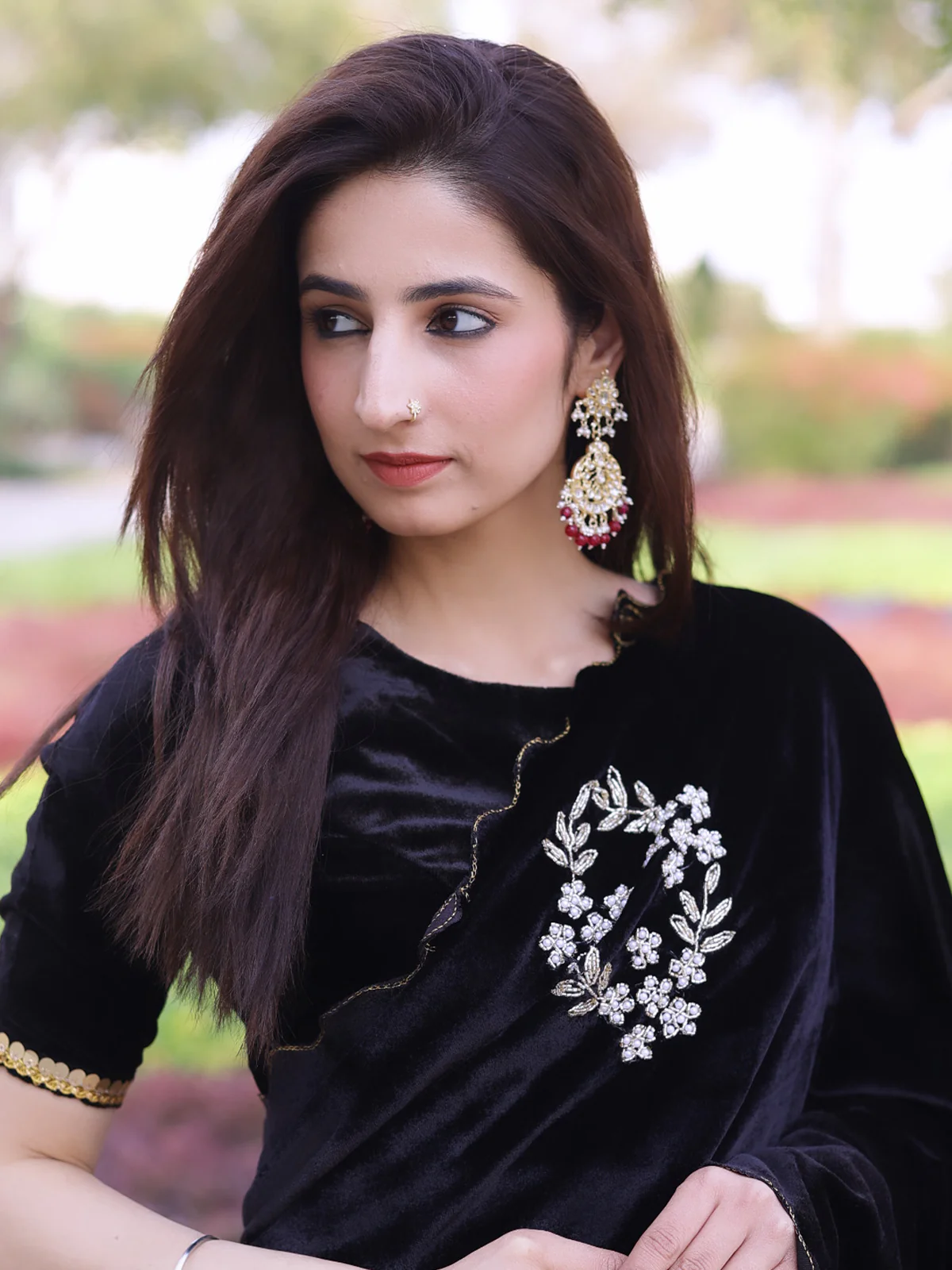 Odette Women Velvet Embroidered Black Saree With Blouse Piece - Image 4