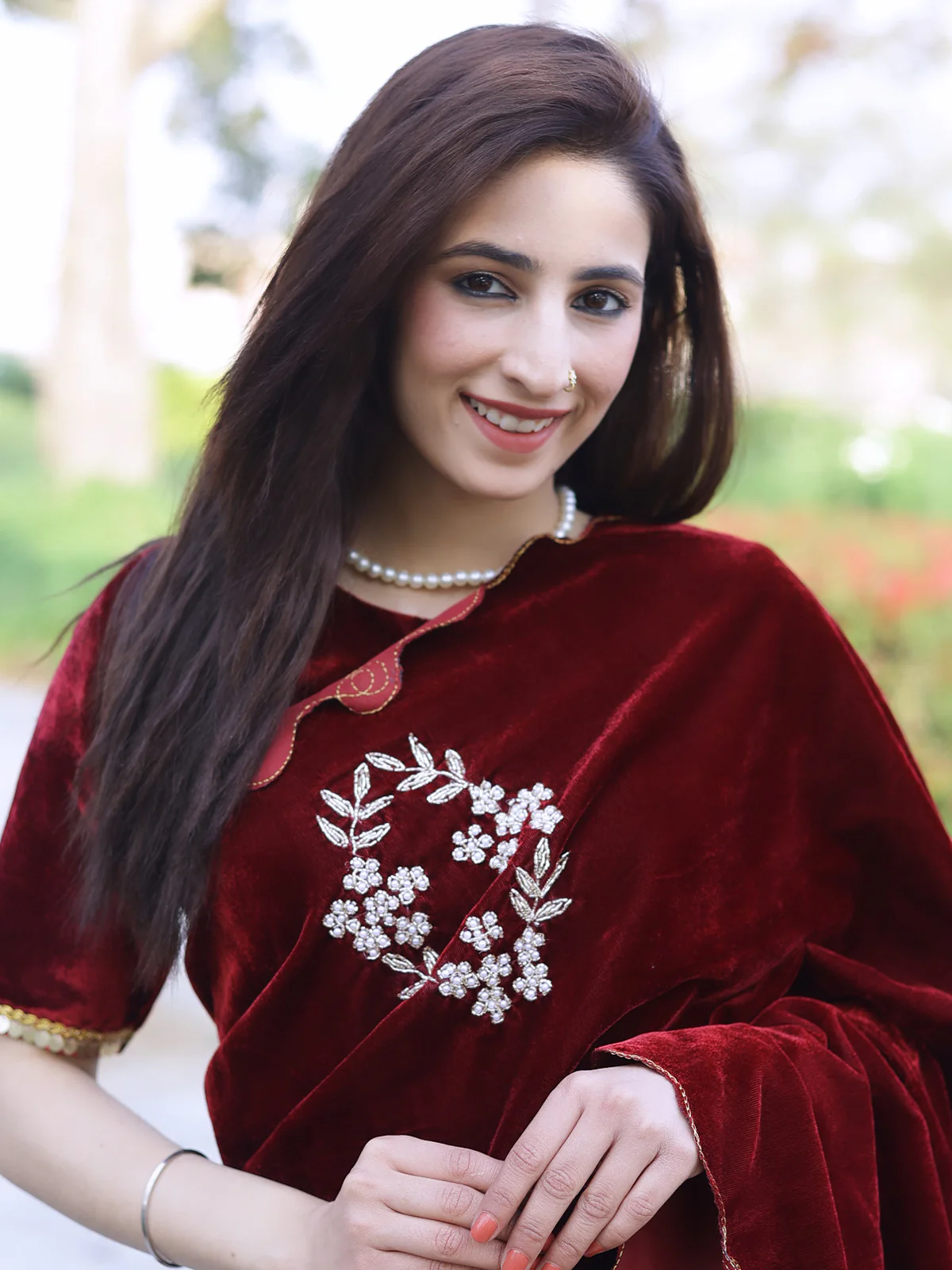 Odette Women Velvet Embroidered Red Saree With Blouse Piece - Image 4