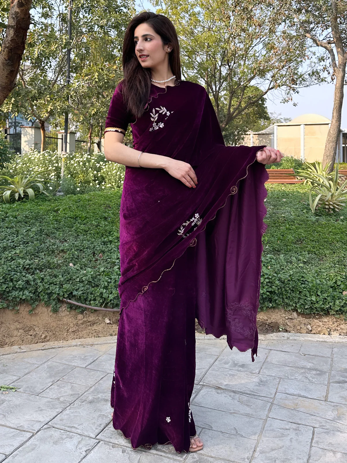 Odette Women Velvet Embroidered Violet Saree With Blouse Piece - Image 2