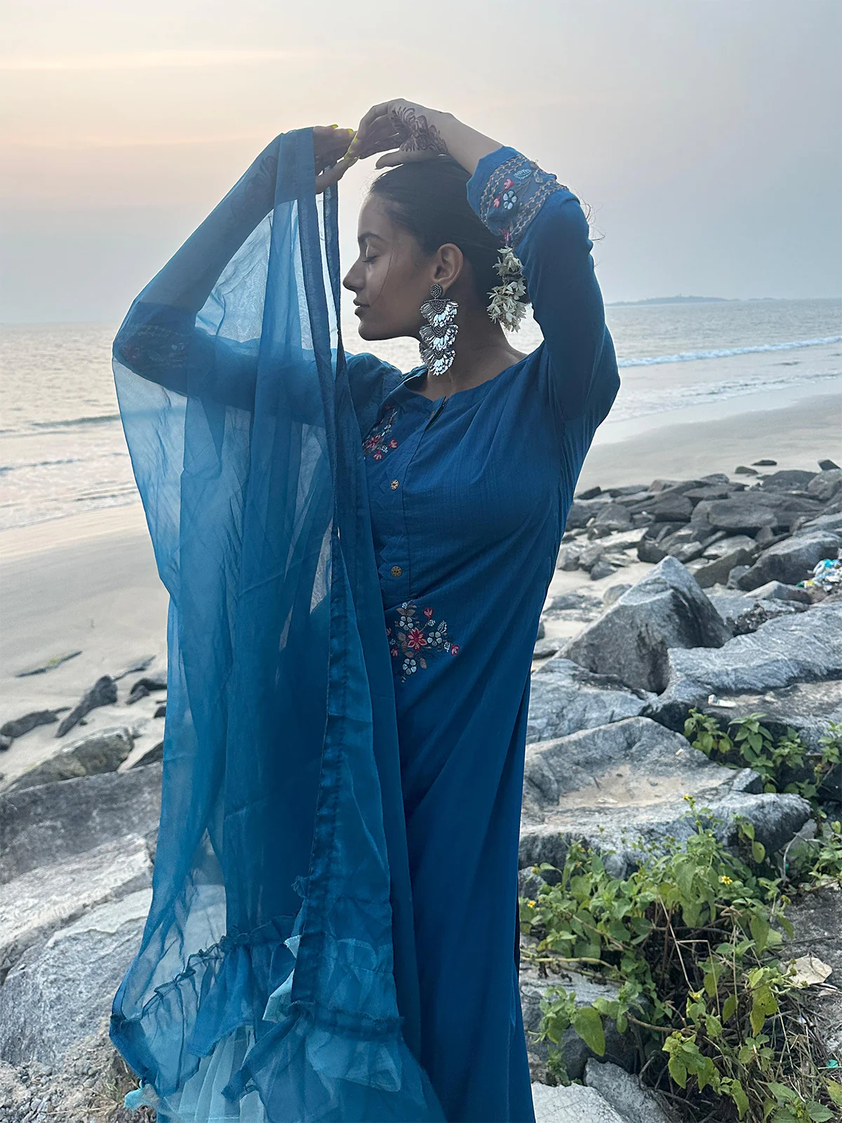 Odette Women Blue Embroidered Silk Blend Stitched Kurta Set - Image 5