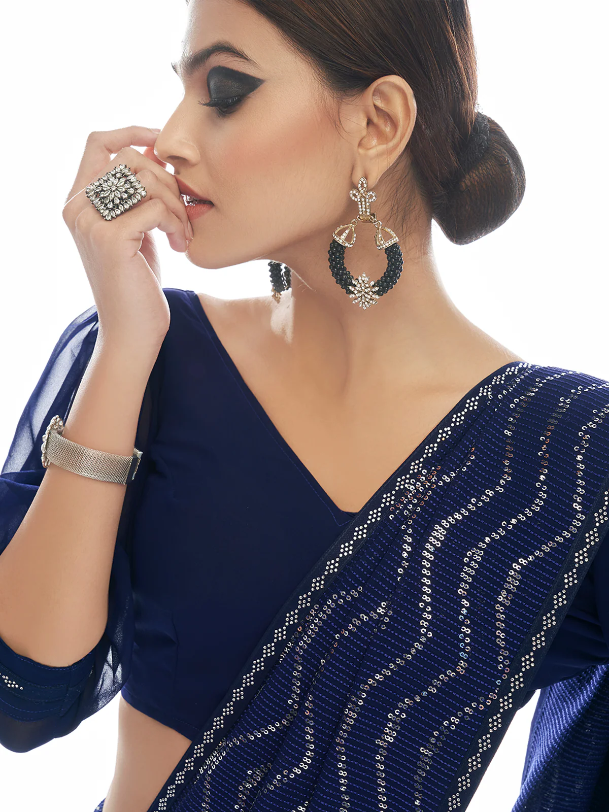 Odette Women Dark Blue Georgette Saree With Unstitched Blouse - Image 4