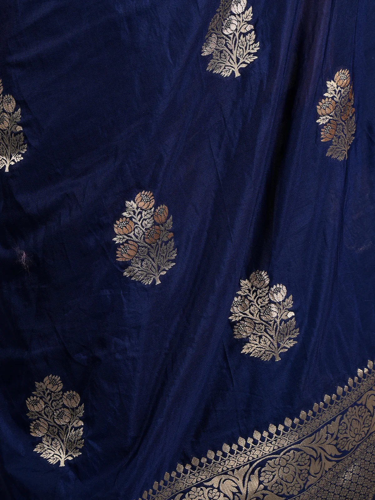 Odette Women Dark Blue Nylon Woven Saree With Unstitched Blouse - Image 4