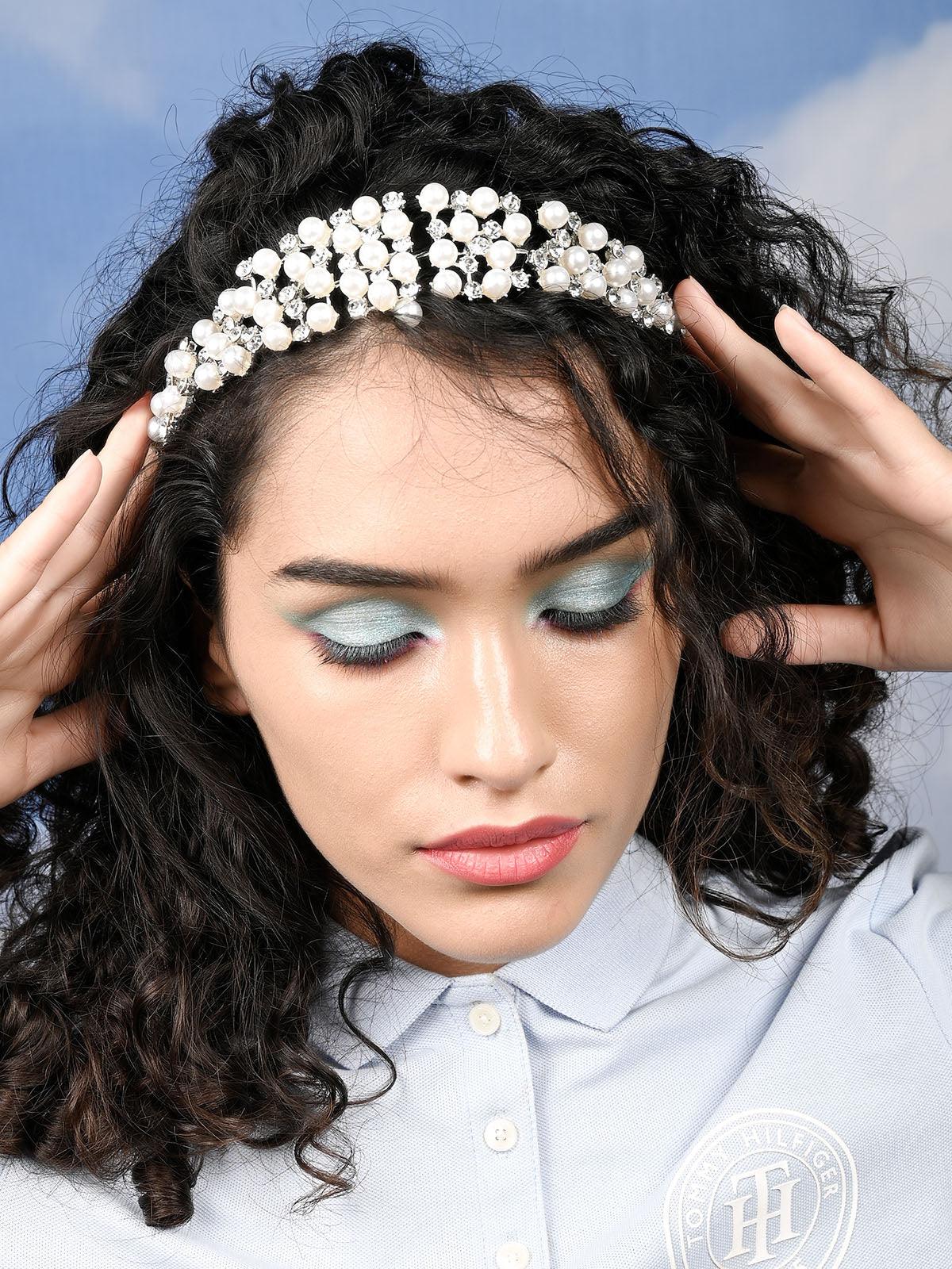 Odette Women Exquisite White Embellished Hairpin