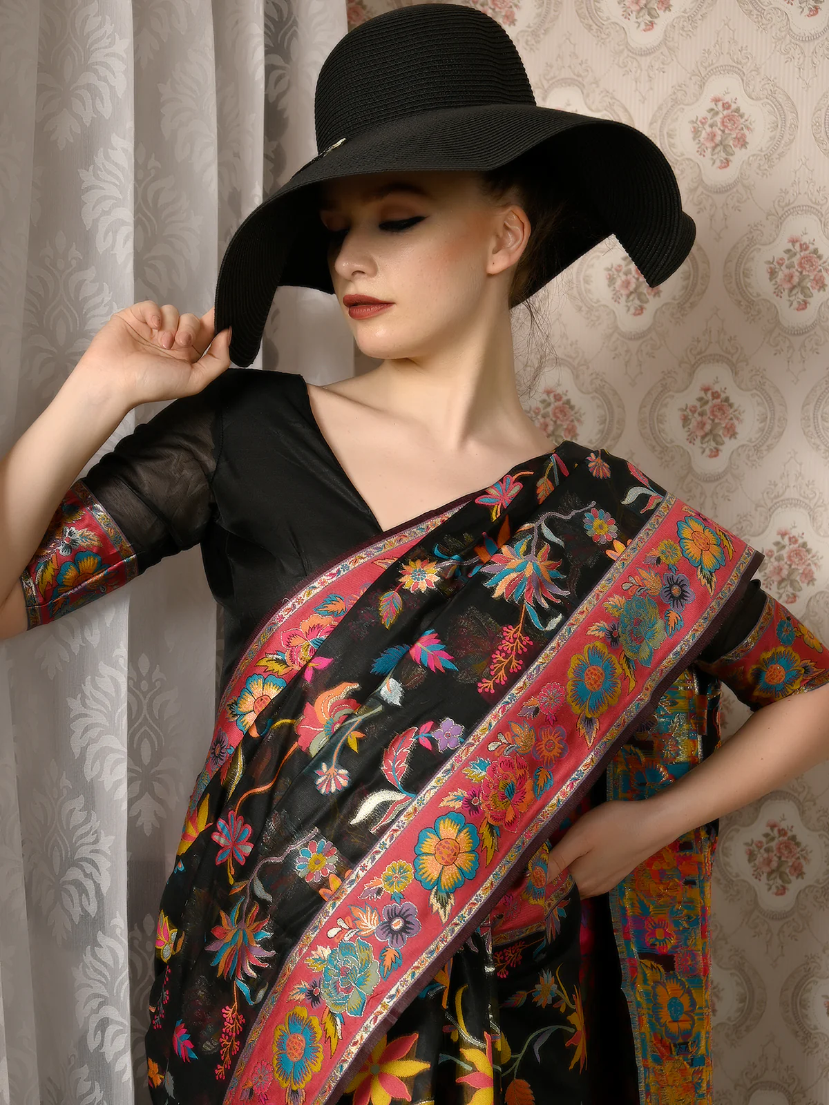 Odette Women Festive Black Silk Blend Woven Saree With Unstitched Blouse - Image 3