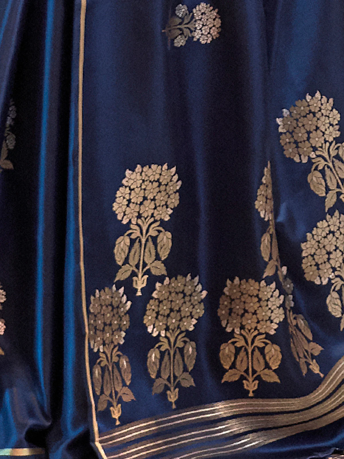 Odette Women Festive Blue Satin Printed Saree With Unstitched Blouse - Image 5