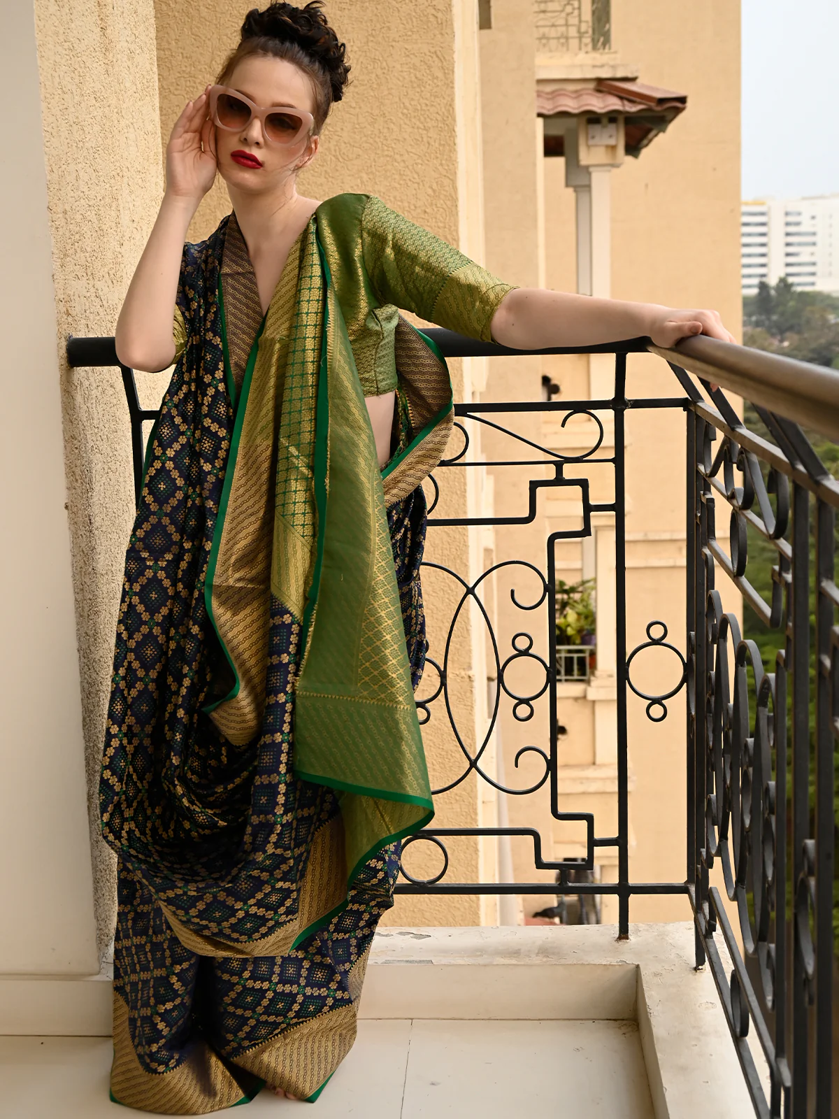 Odette Women Festive Blue Silk Blend Woven Saree With Unstitched Blouse - Image 2
