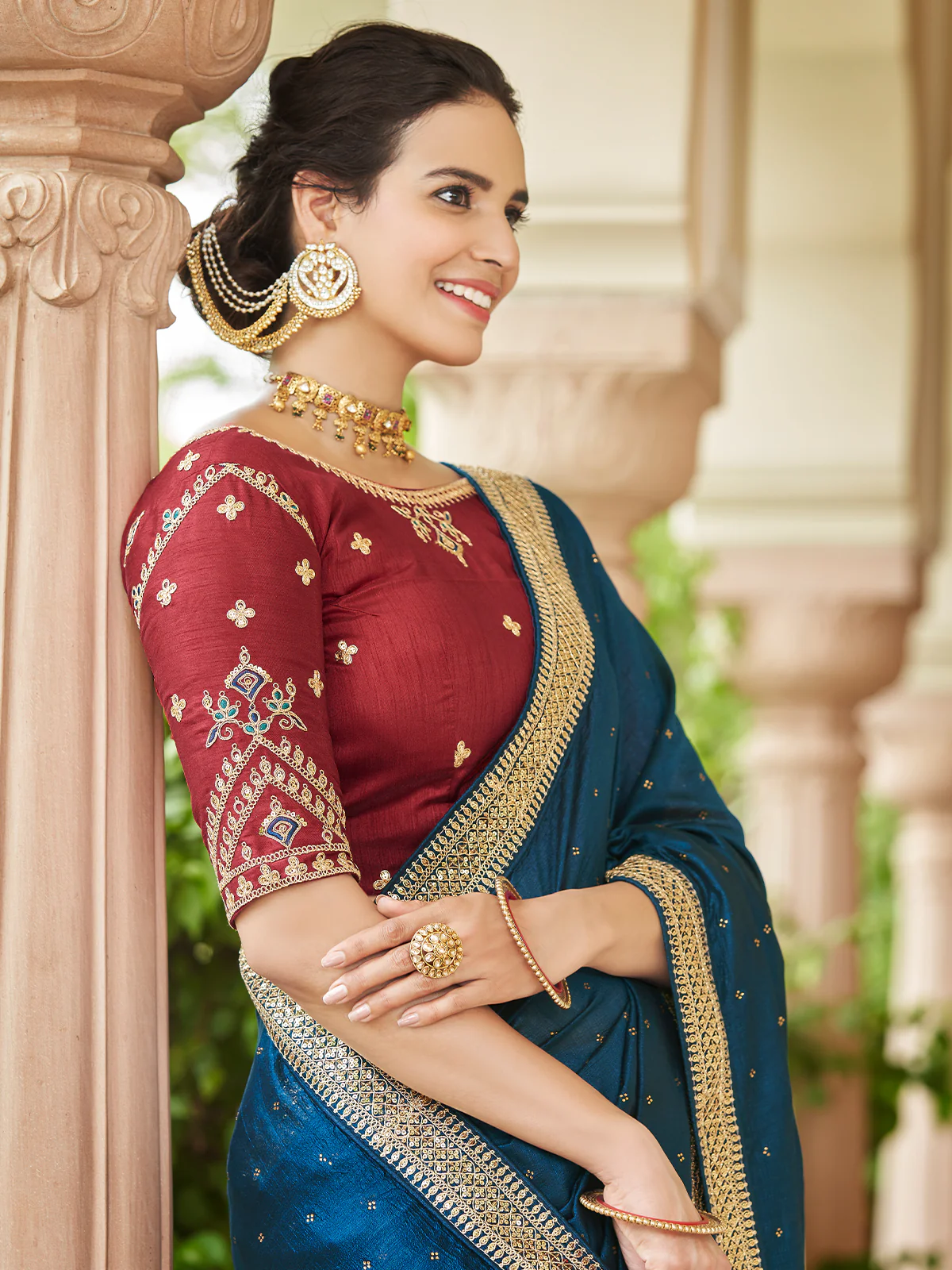 Odette Women Dark Blue Saree With Unstitched Blouse - Image 3