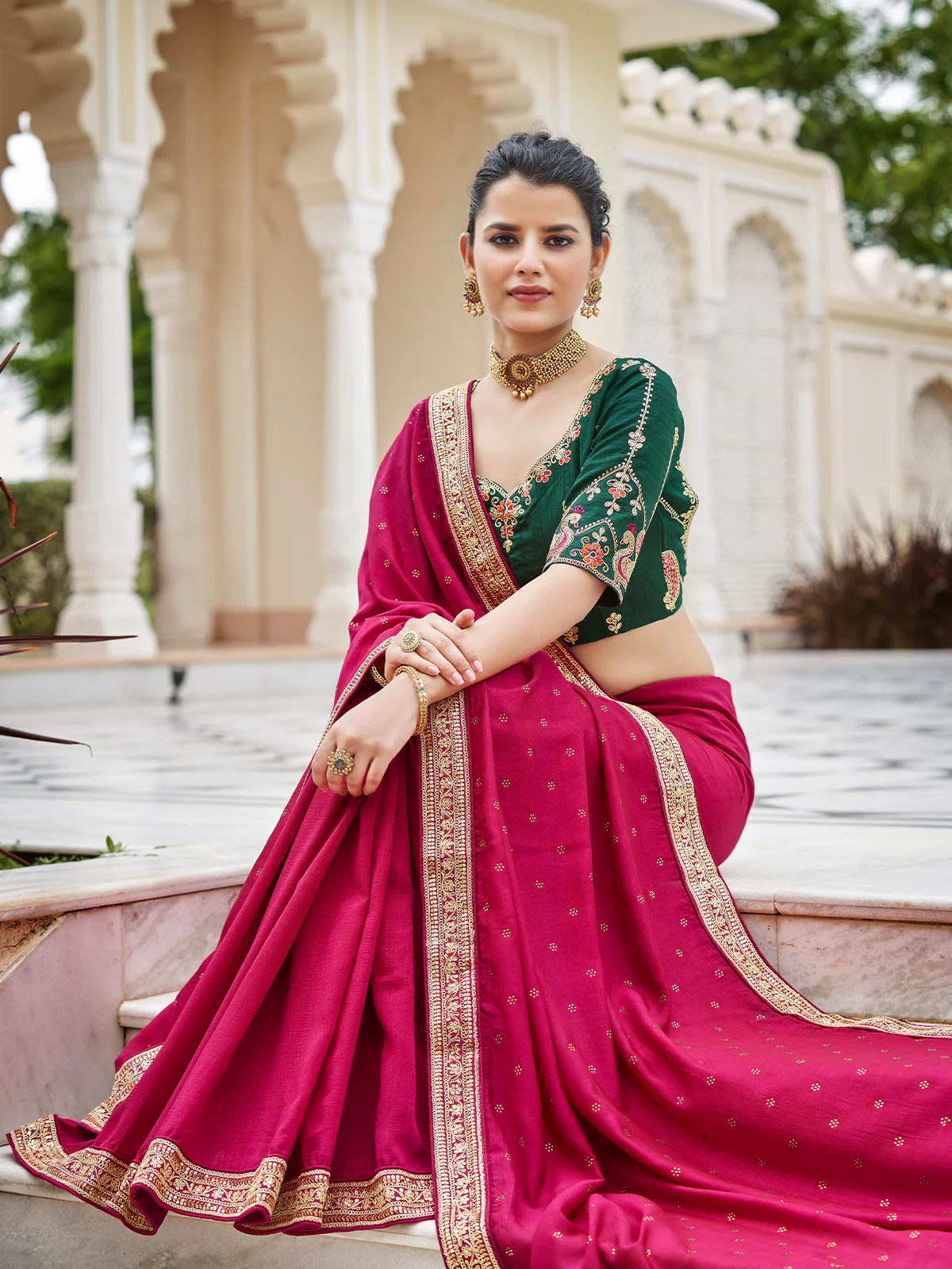Odette Women Magenta Saree With Unstitched Blouse - Image 2