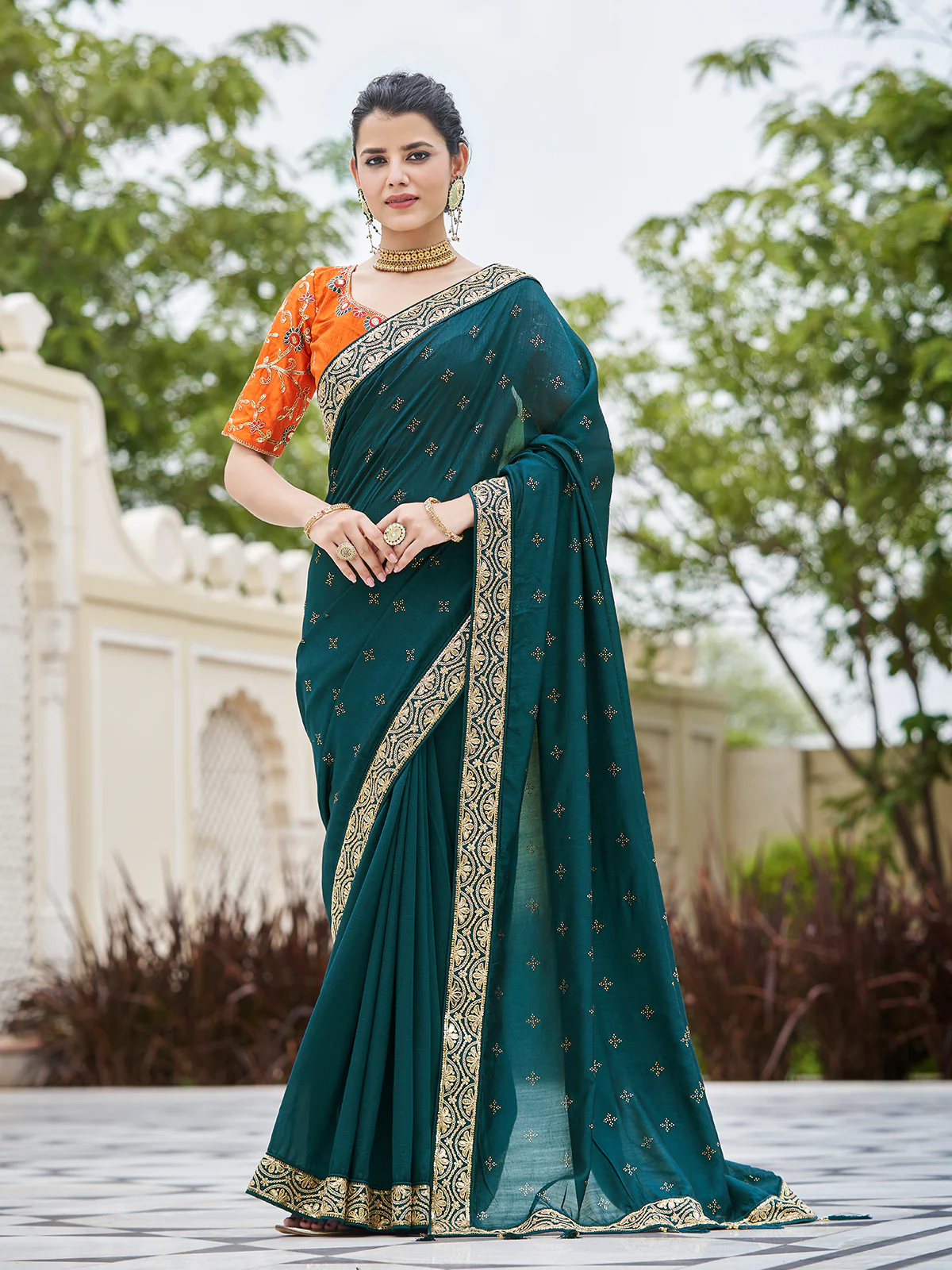 Odette Women Teal Saree With Unstitched Blouse