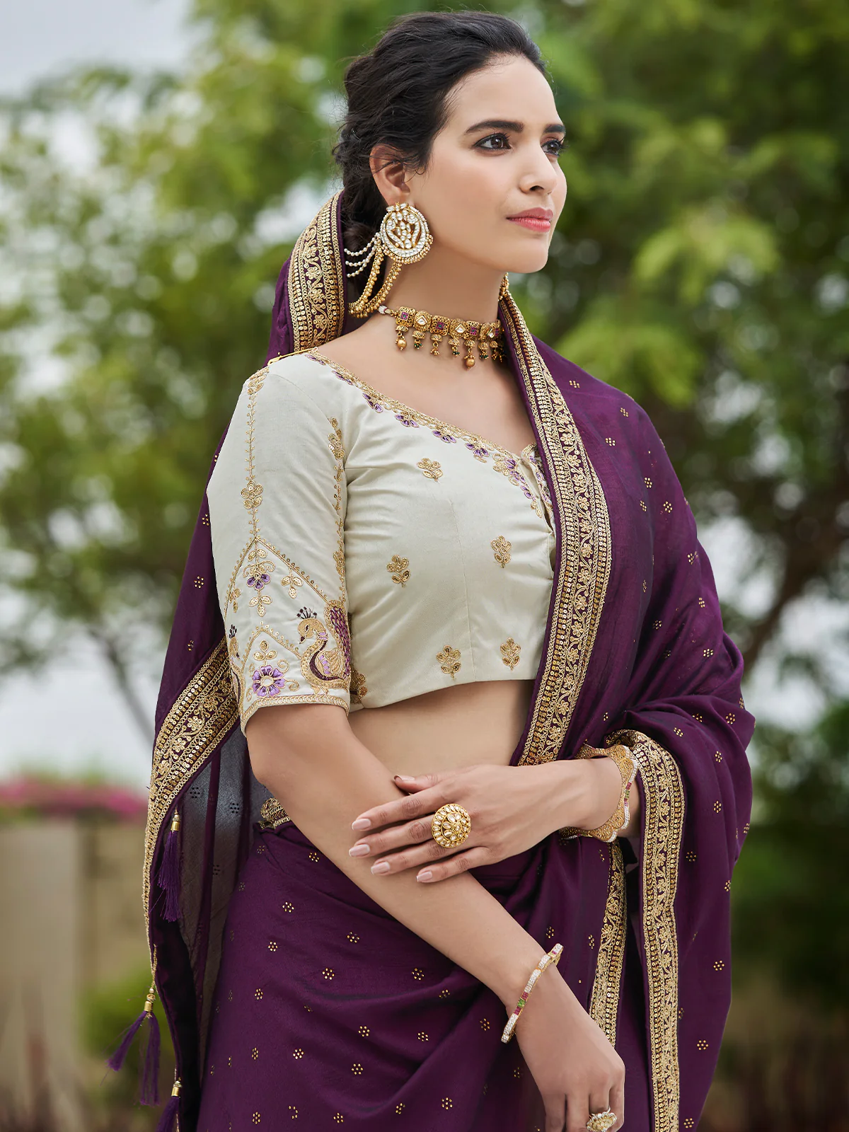Odette Women Violet Saree With Unstitched Blouse - Image 3