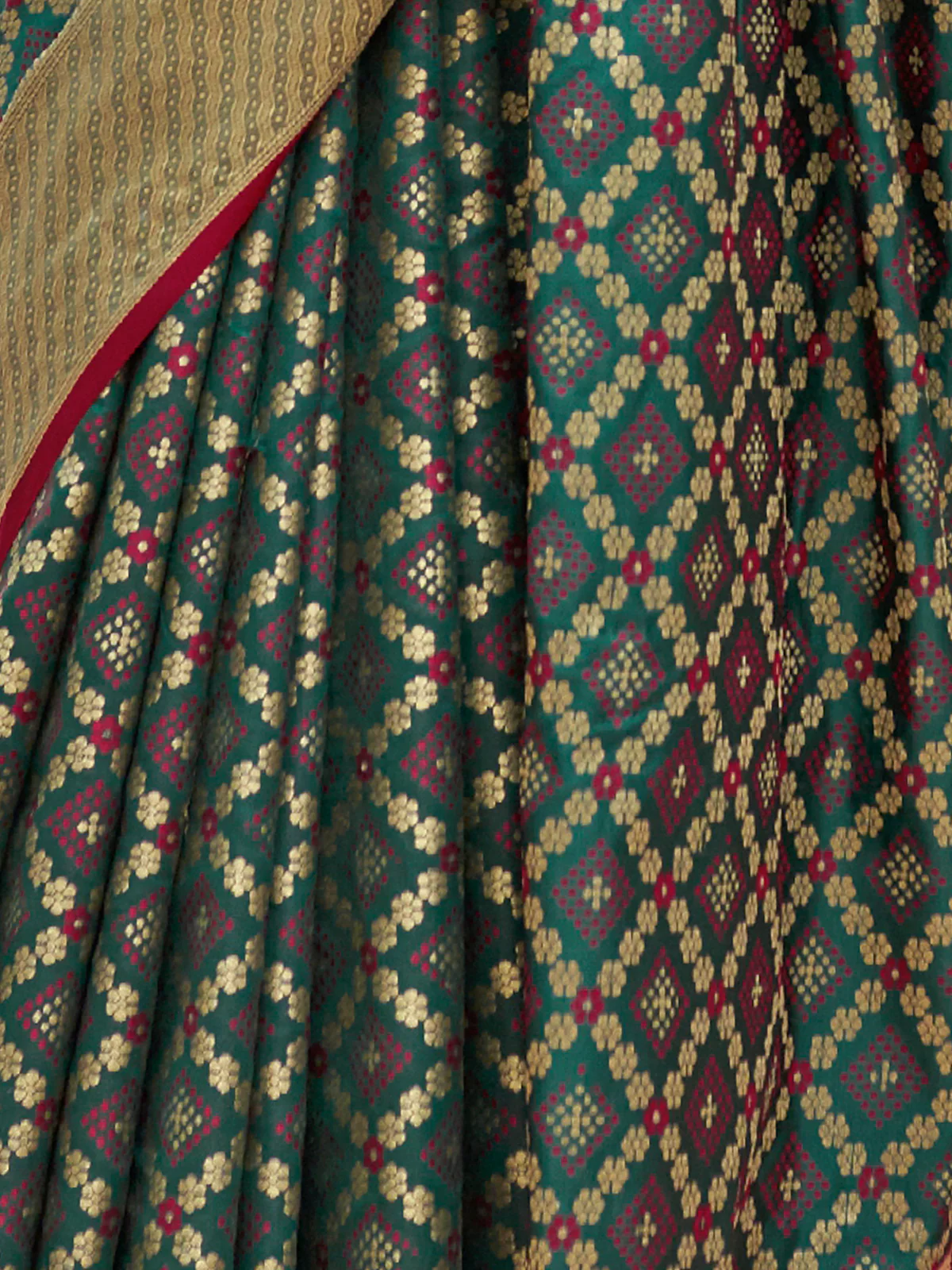 Odette Women Festive Green Silk Blend Woven Saree With Unstitched Blouse - Image 5