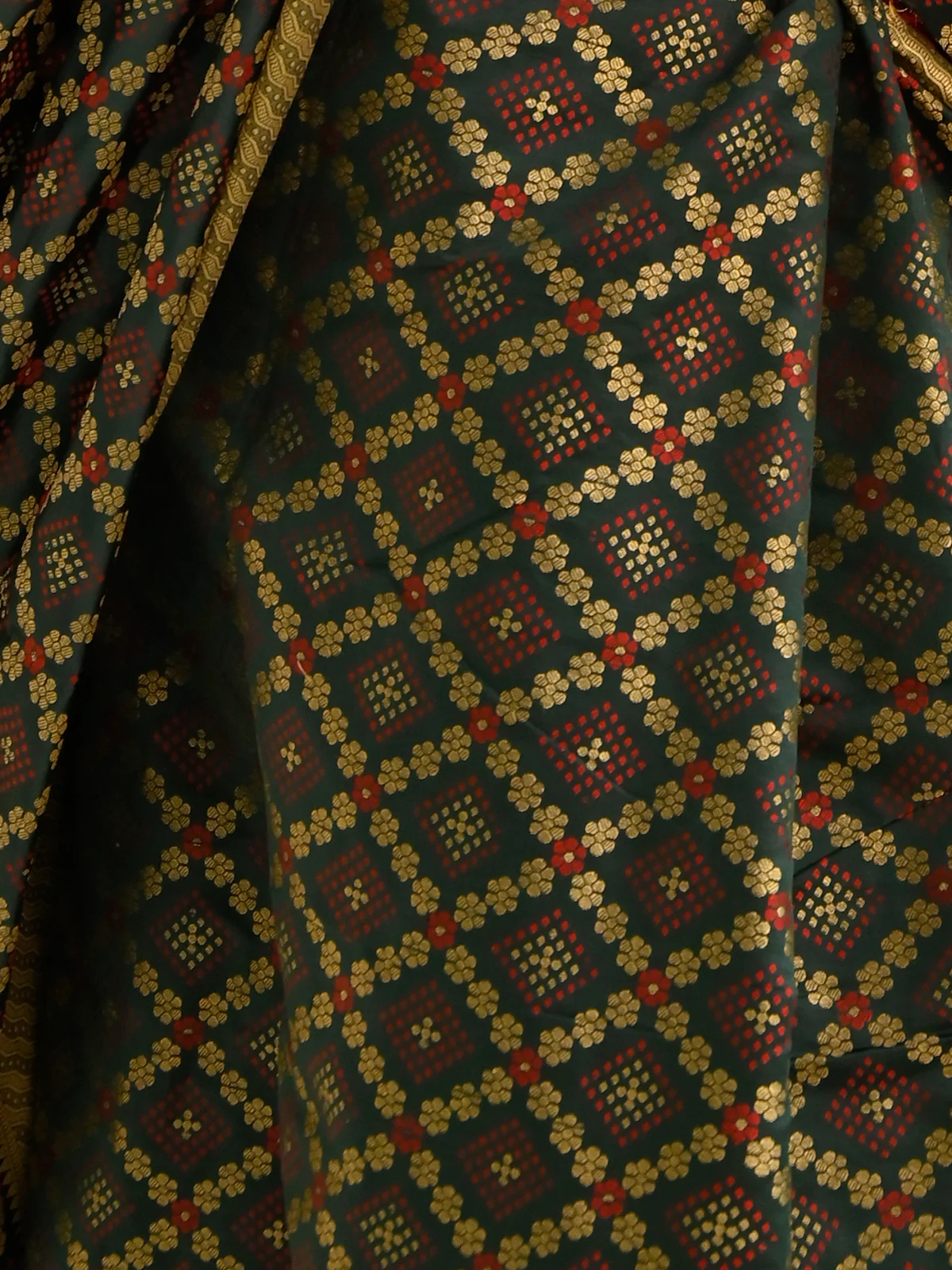 Odette Women Festive Green Silk Blend Woven Saree With Unstitched Blouse - Image 6