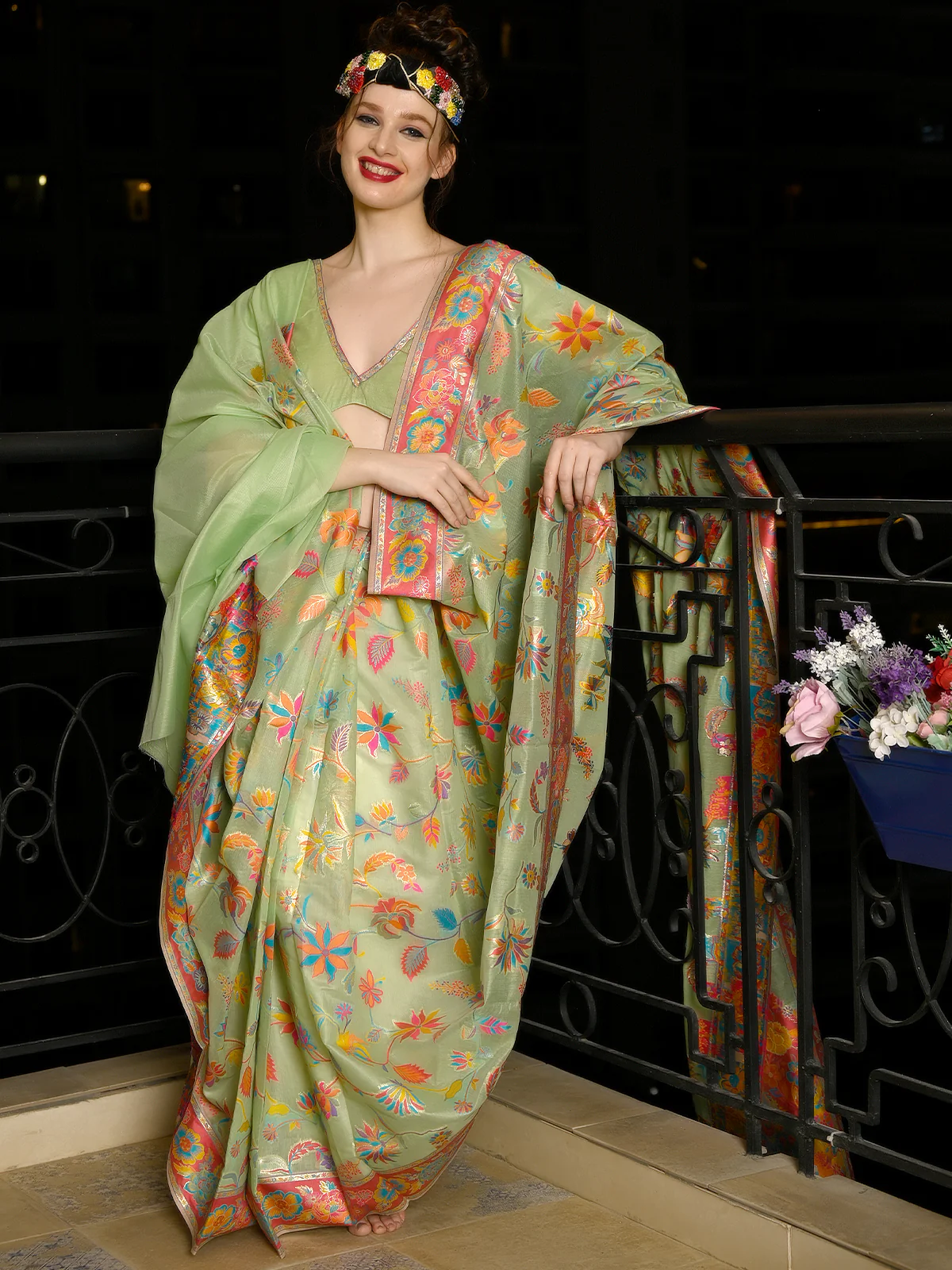 Odette Women Festive Green Silk Blend Woven Saree With Unstitched Blouse - Image 2