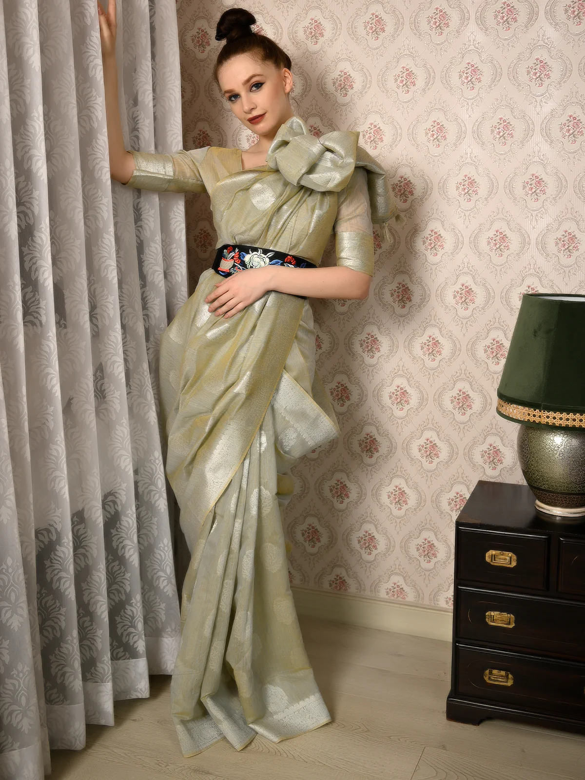 Odette Women Festive Green Linen Blend Woven Saree With Unstitched Blouse - Image 2