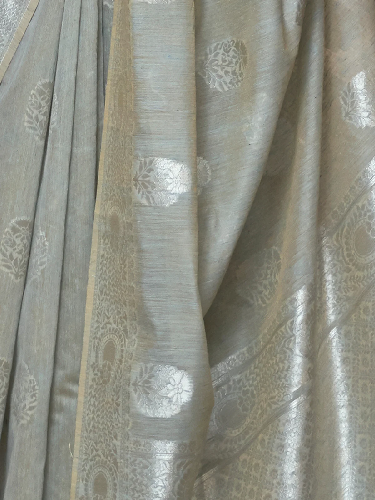 Odette Women Festive Green Linen Blend Woven Saree With Unstitched Blouse - Image 5