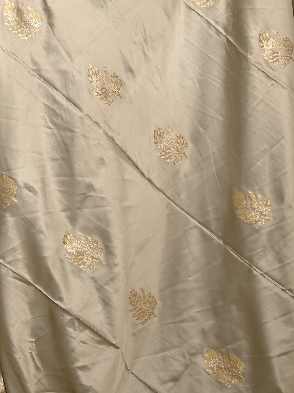 Odette Women Festive Grey Satin Printed Saree With Unstitched Blouse - Image 5