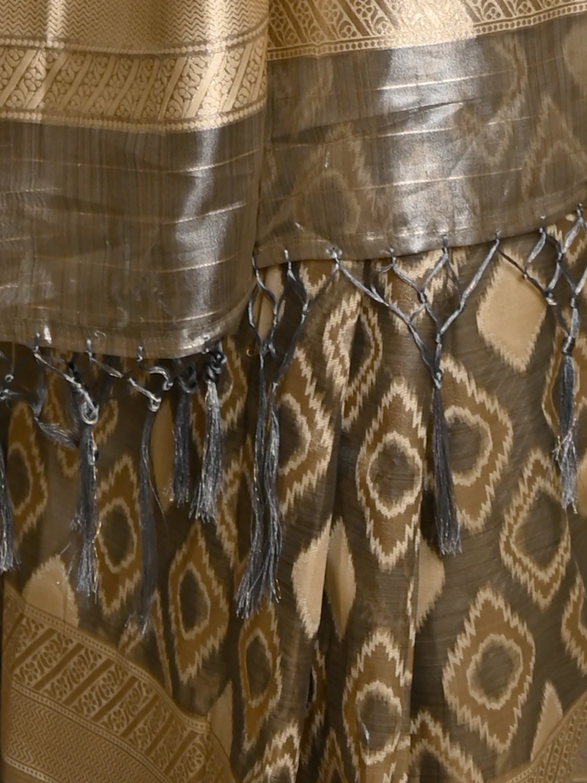 Odette Women Festive Grey Tissue Woven Saree With Unstitched Blouse - Image 6