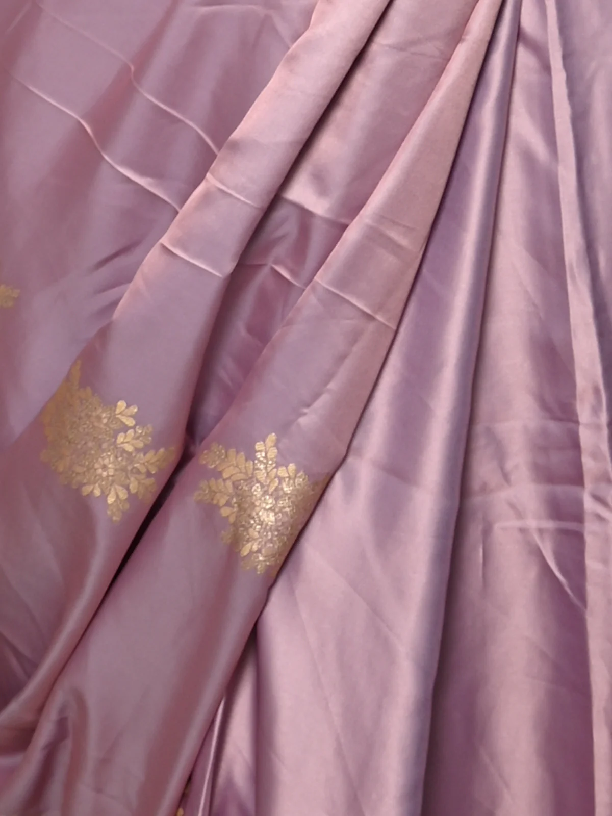 Odette Women Festive Lilac Satin Printed Saree With Unstitched Blouse - Image 6