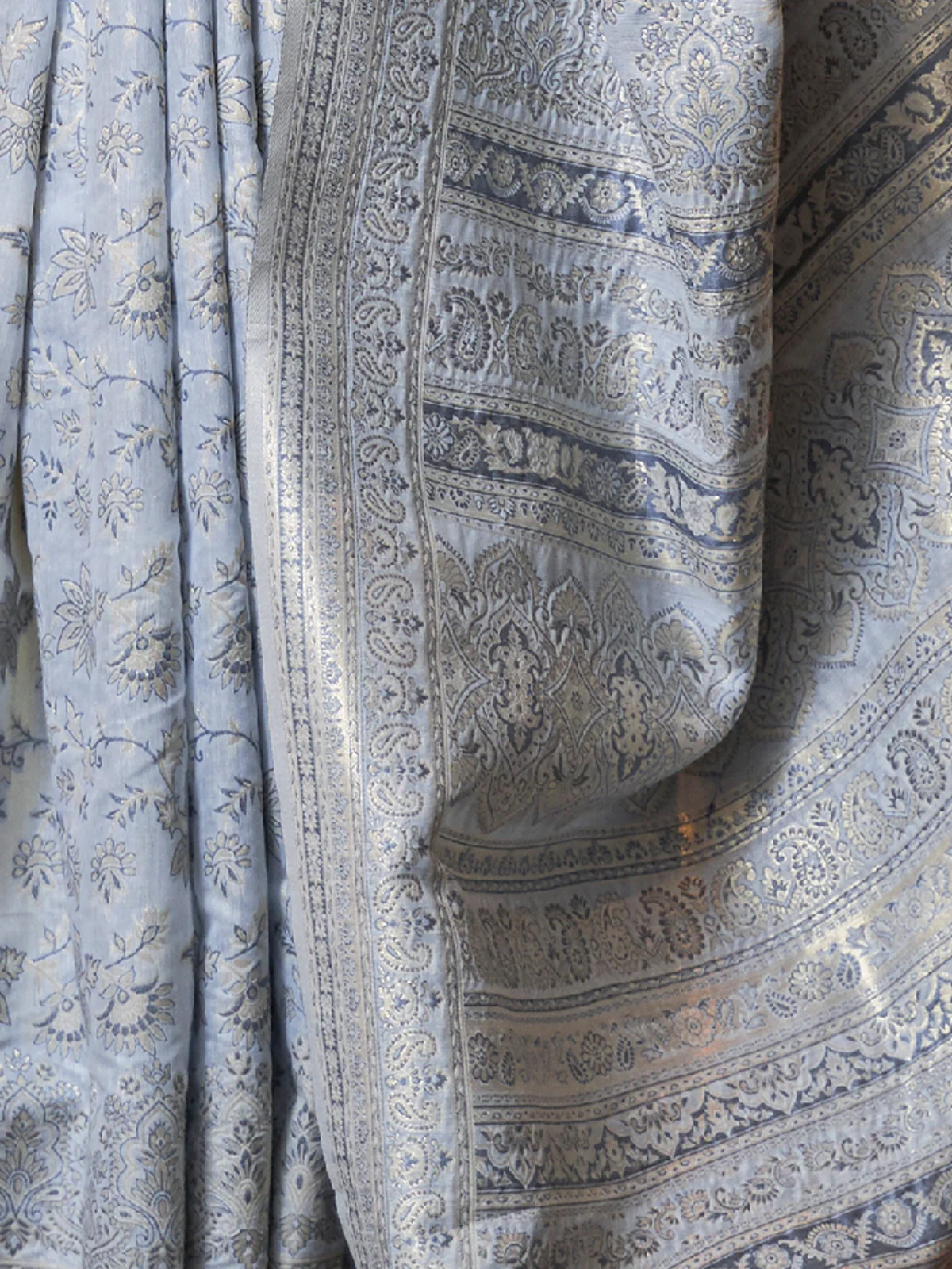 Odette Women Festive Silver Silk Blend Woven Saree With Unstitched Blouse - Image 5