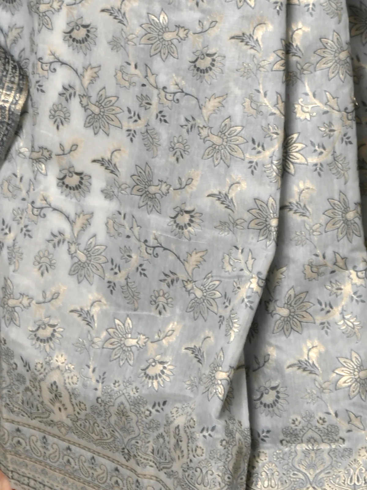 Odette Women Festive Silver Silk Blend Woven Saree With Unstitched Blouse - Image 6