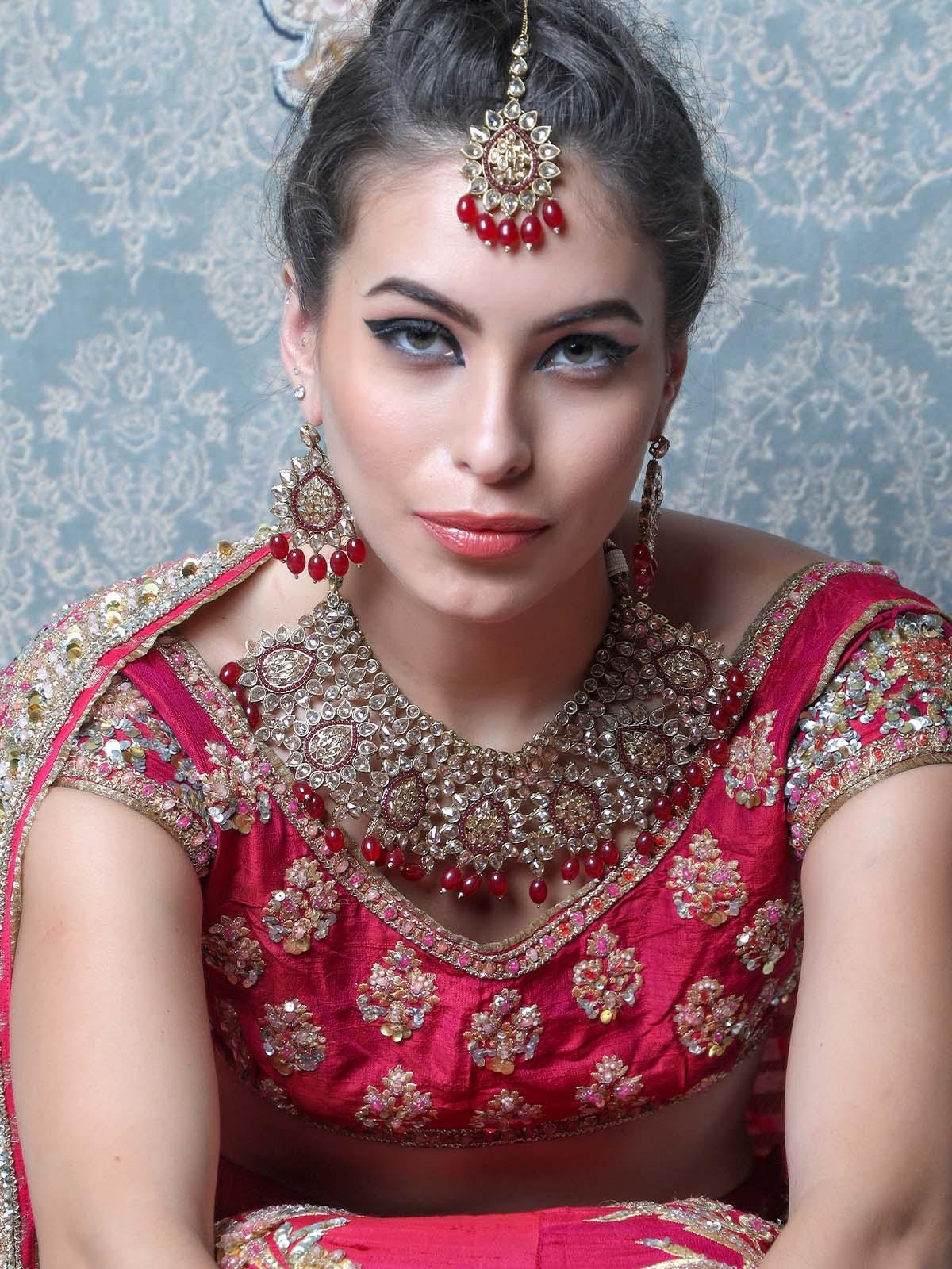 Odette Women Granduer In Kundan Choker Set